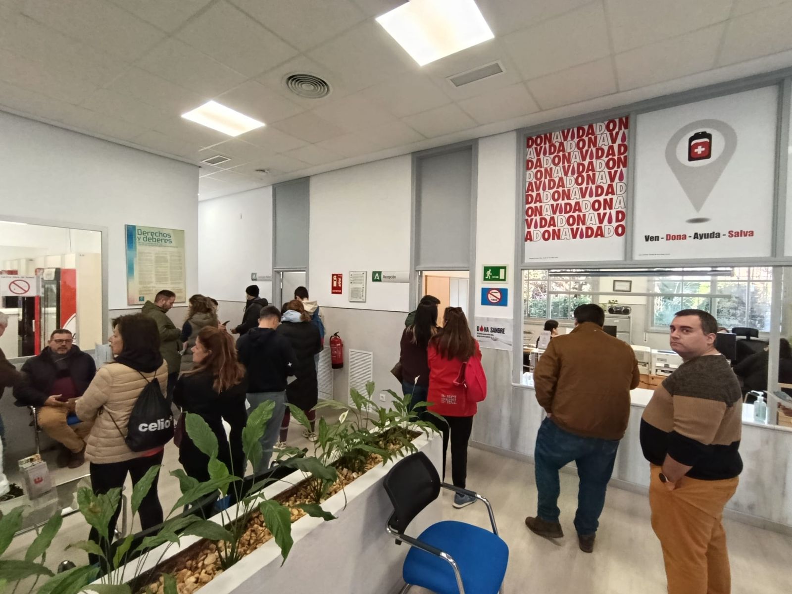Las imágenes de las largas colas en el Centro de Transfusión para donar sangre en Córdoba
