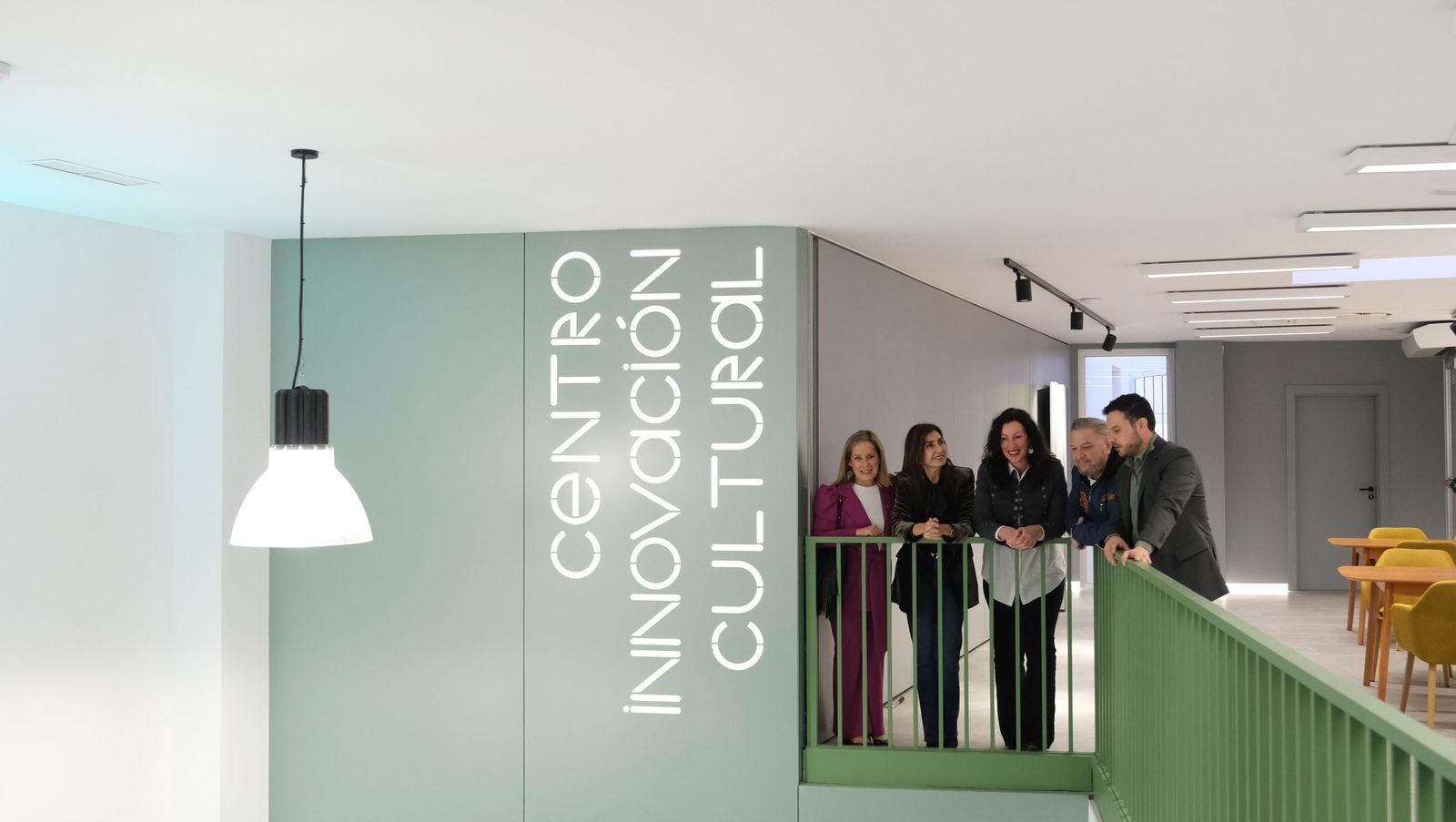 La alcaldesa de Almería y un grupo de concjales visitaron las instalaciones del nuevo Centro de Innovación Cultural Katiuska.