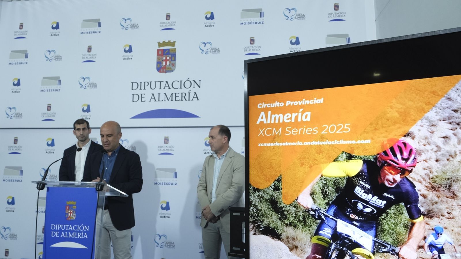 El vicepresidente José Antonio García toma la palabra en este acto.