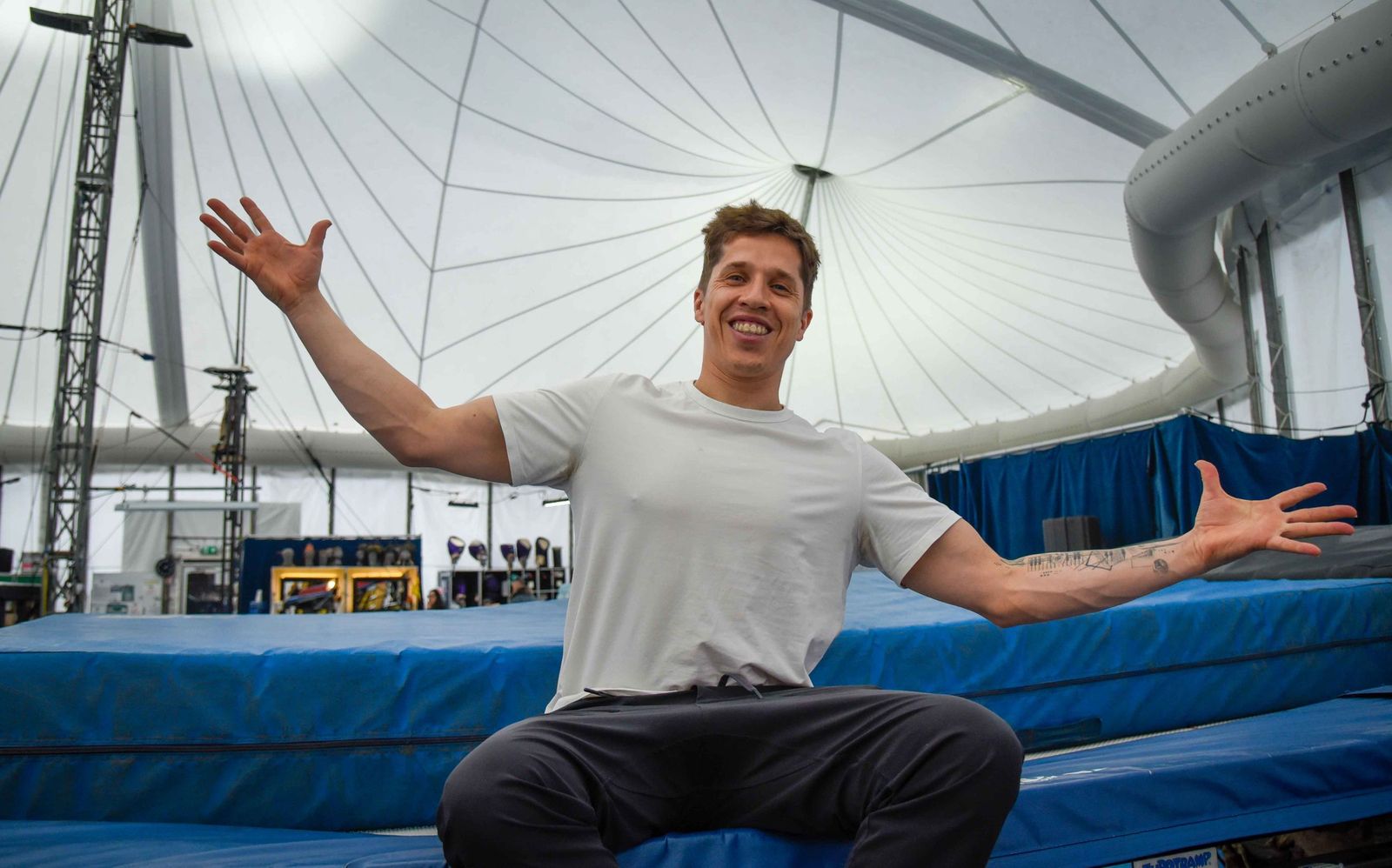 Ensayos y preparativos para el estreno del Circo del Sol en Sevilla 2026