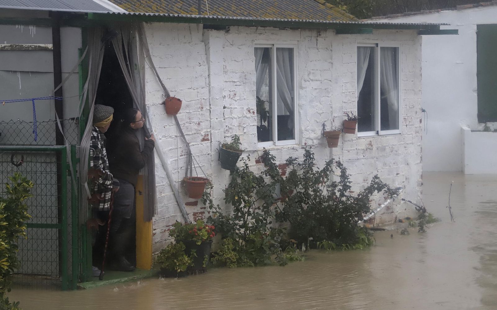 Fotos del temporal de lluvia y viento por la borrasca Kristin en Jimena de la Frontera, San Pablo de Buceite y San Martín del Tesorillo