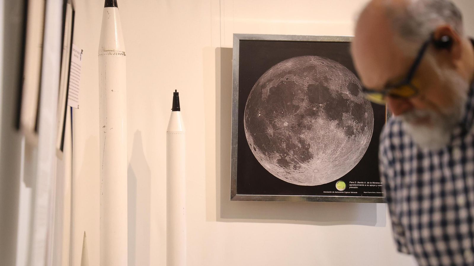 Los visitantes podrán ver fragmentos de sus entrevistas, objetos personales, cartas, y reconocimientos recibidos a lo largo de su carrera.