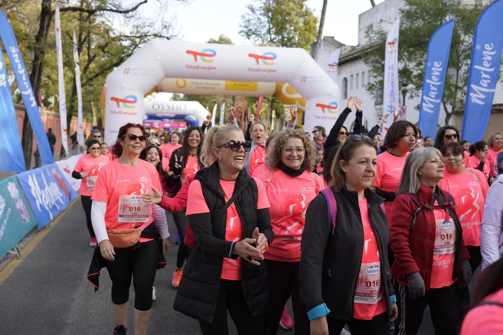 Búscate en las fotos de la Carrera de la Mujer de Sevilla