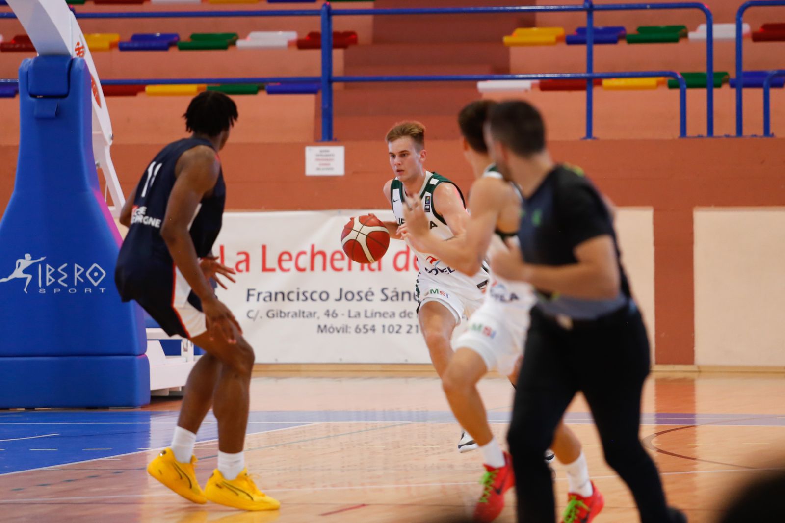 Las fotos de la primera jornada del torneo Internacional U20 de baloncesto de La Línea