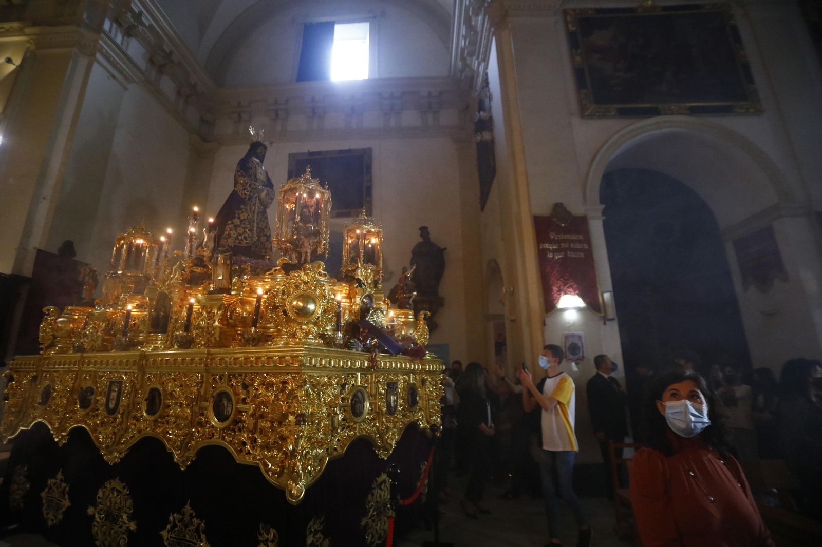 La espera para ver al Rescatado en Córdoba, en fotografías