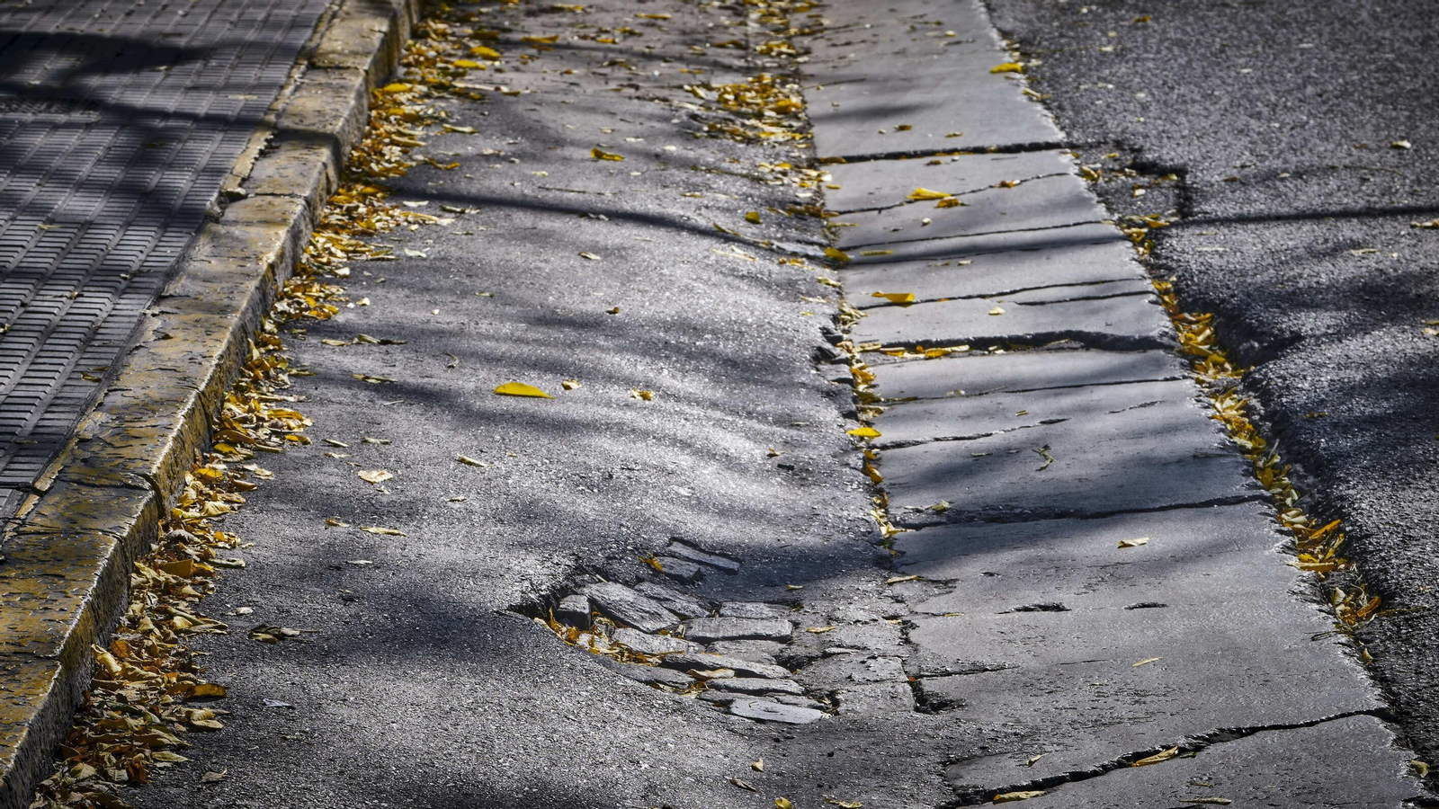 Parada de autobús frente al antiguo solar de Radio Juventud.