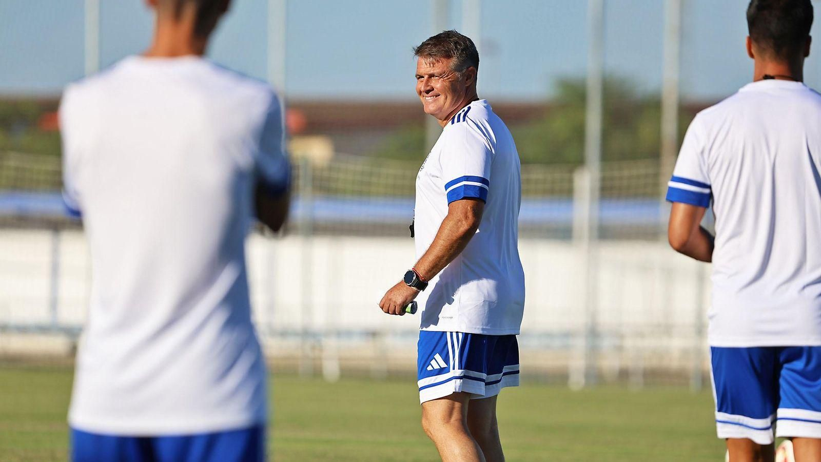 Pedro Morilla durante un entrenamiento con el Recre.