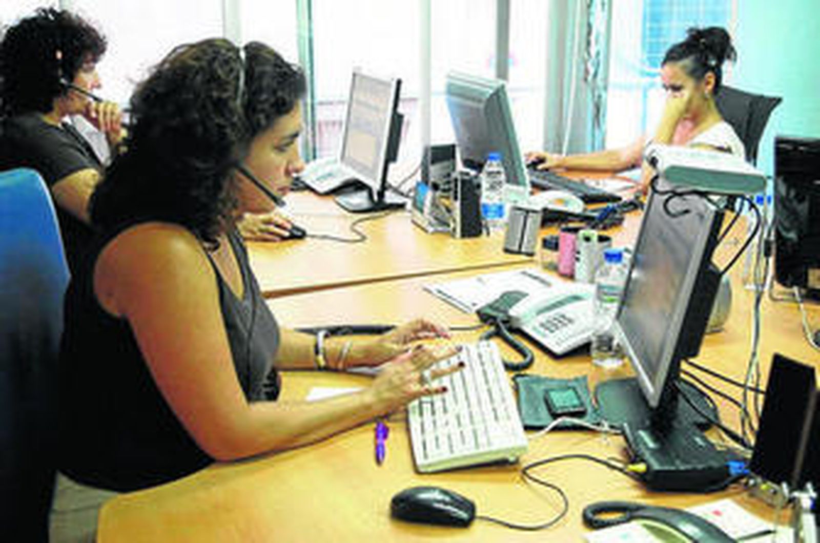 Trabajadoras del servicio de Teleasistencia dependiente del Ayuntamiento de Granada.