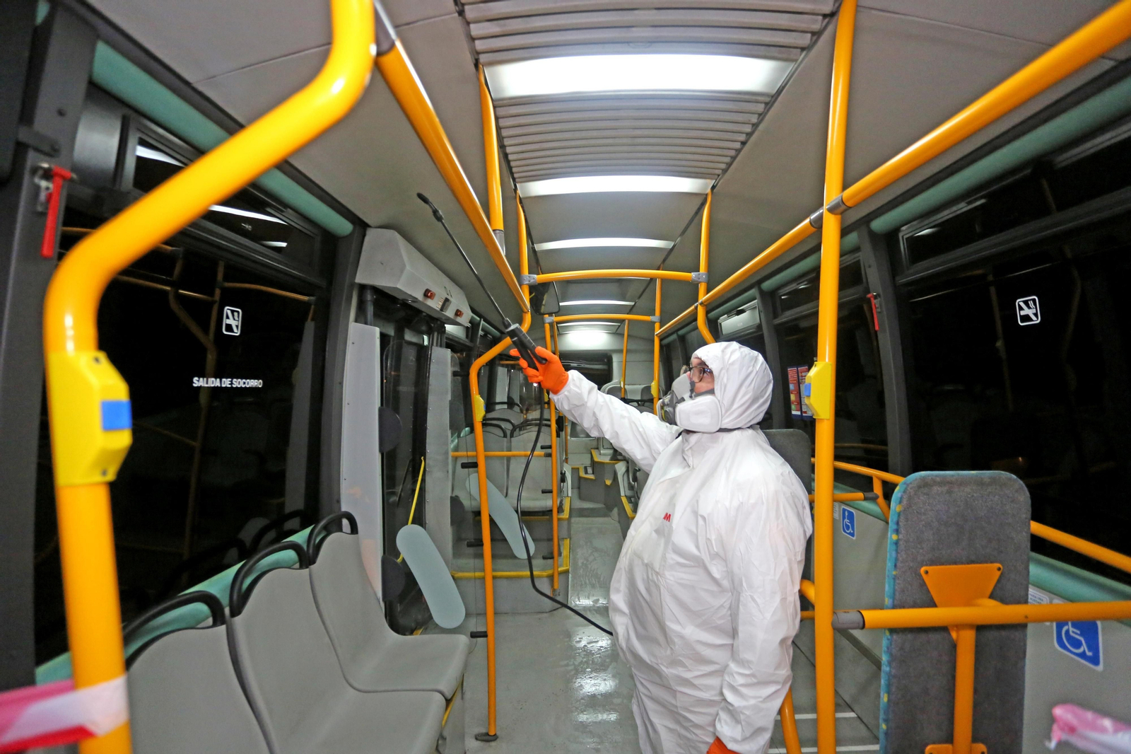 Coronavirus;Imágenes de la limpieza y desinfección diaria de los autobuses urbanos