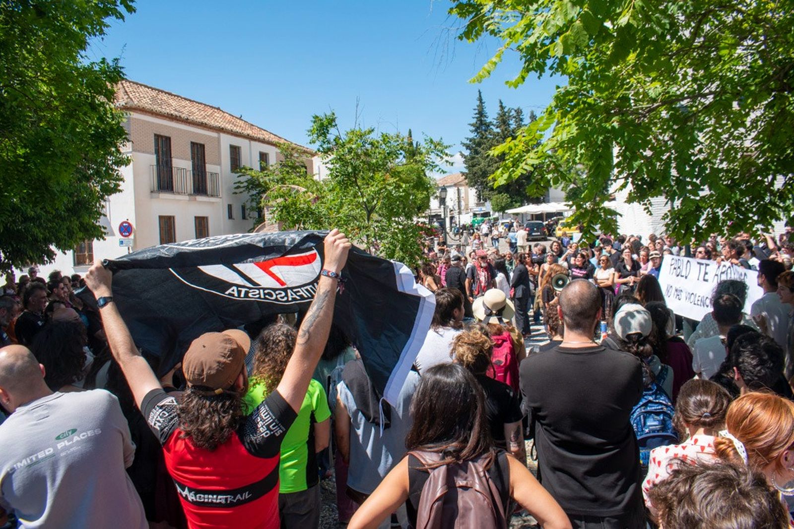Indignación en Granada: las imágenes de la protesta tras la paliza ...