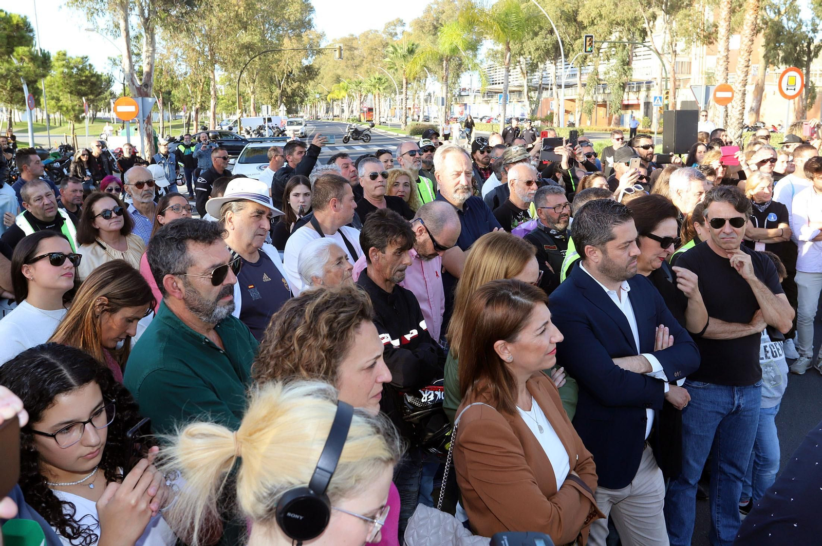 Imágenes del monumento a Súper Hugo en la rotonda frente al Nuevo Colombino