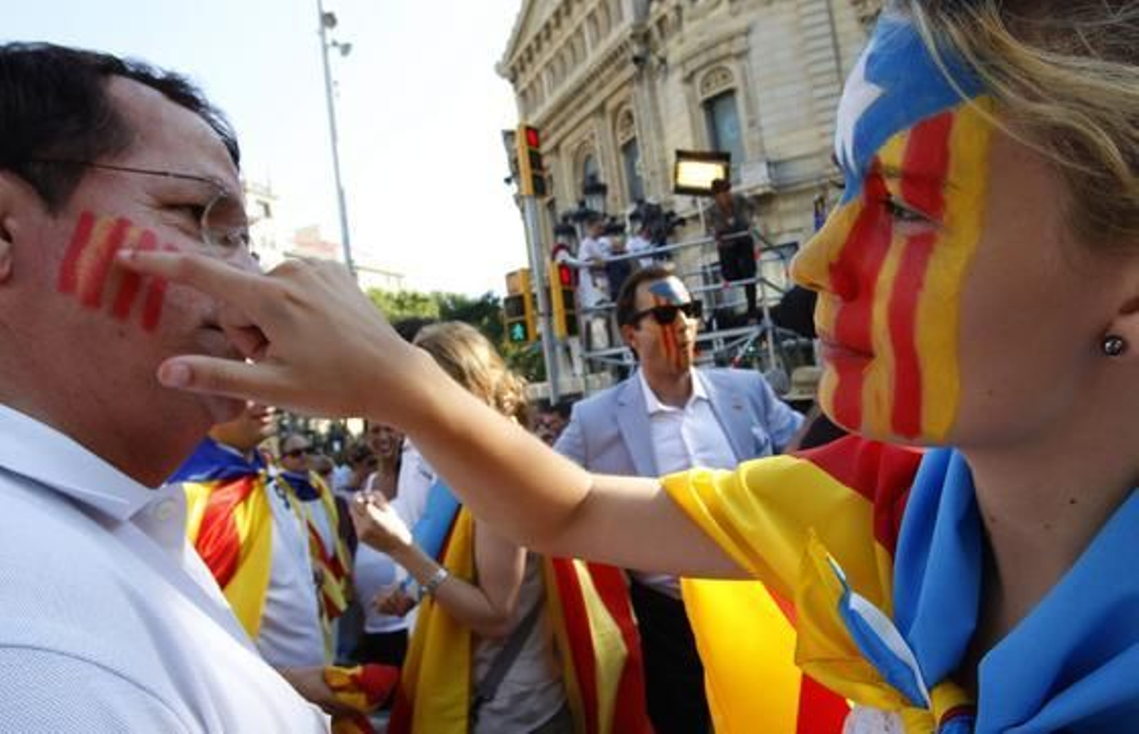 Más de un millón de personas marchan por las calles de Barcelona para protestar contra la sentencia del 'Estatut'. / Reuters