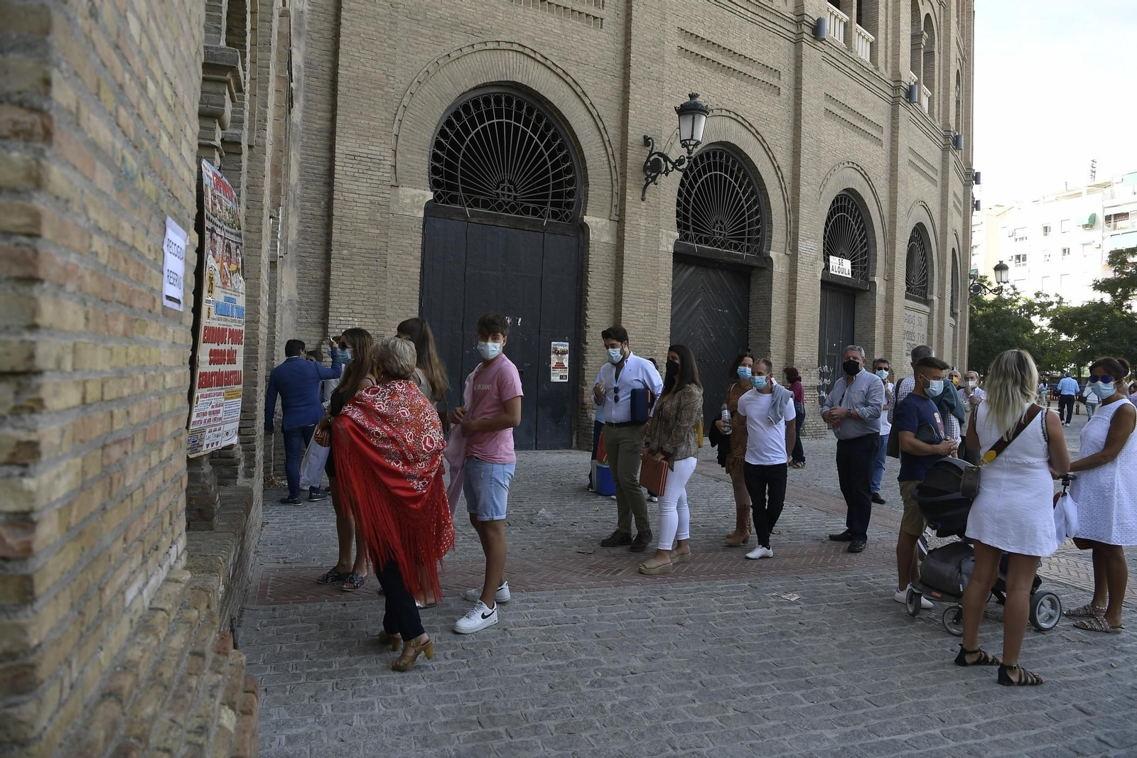Así está la plaza de Toros de Granada en la corrida de Enrique Ponce: medidas de seguridad y distanciamiento entre el público