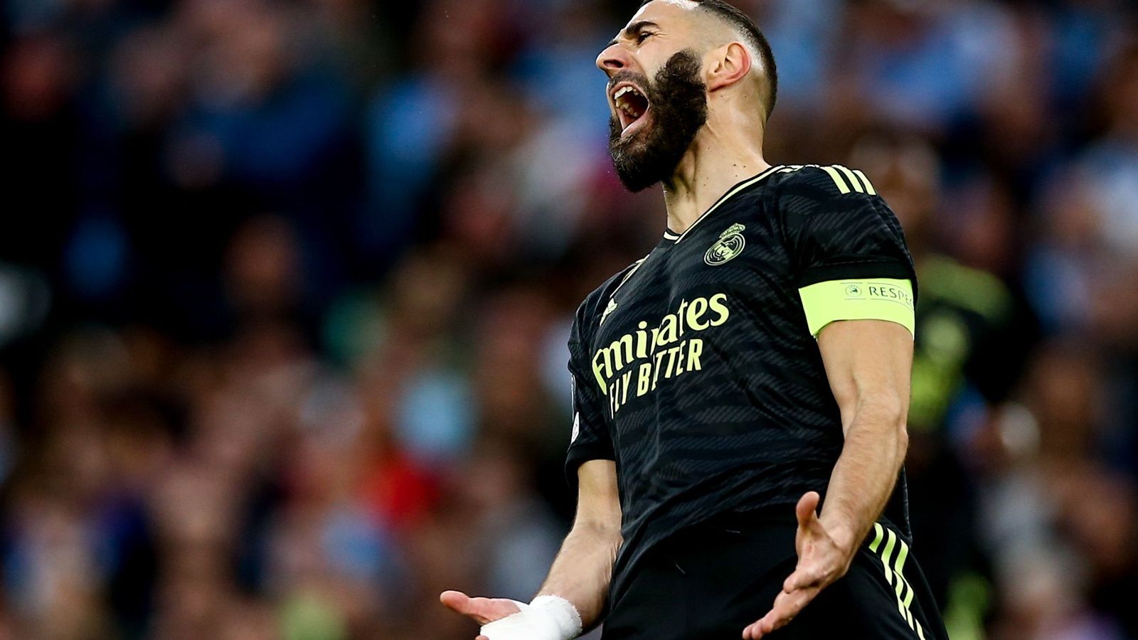 Gesto de frustración de Benzema.