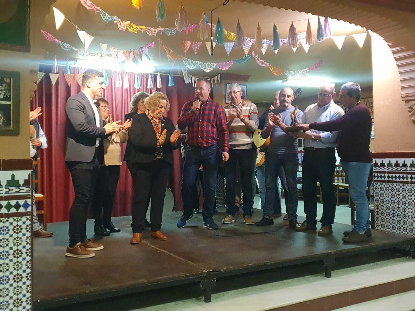 Un momento del acto de reconocimiento a la Asociación Virgen del Carmen del Trovador