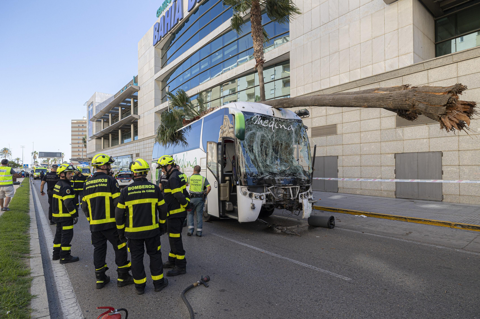 Las imágenes del accidente de autobús que ha conmocionado a Cádiz