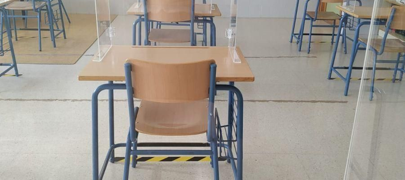 Una clase del CEIP Carmen Borrego, de El Rubio, con las mamparas instaladas. Una clase del CEIP Carmen Borrego, de El Rubio, con las mamparas instaladas.