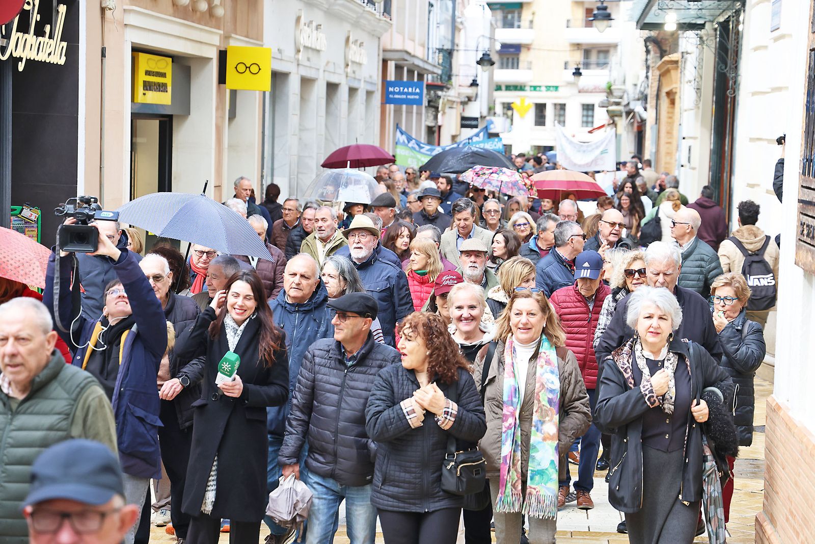 Fotografías de la manifestación en Huelva para exigir la regeneración de las playas