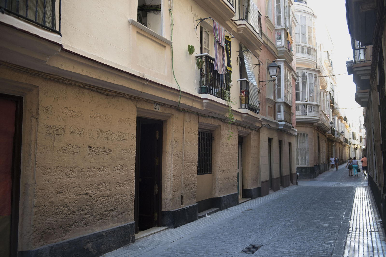 Fachada del edifcio en la Calle Cervantes, número 27