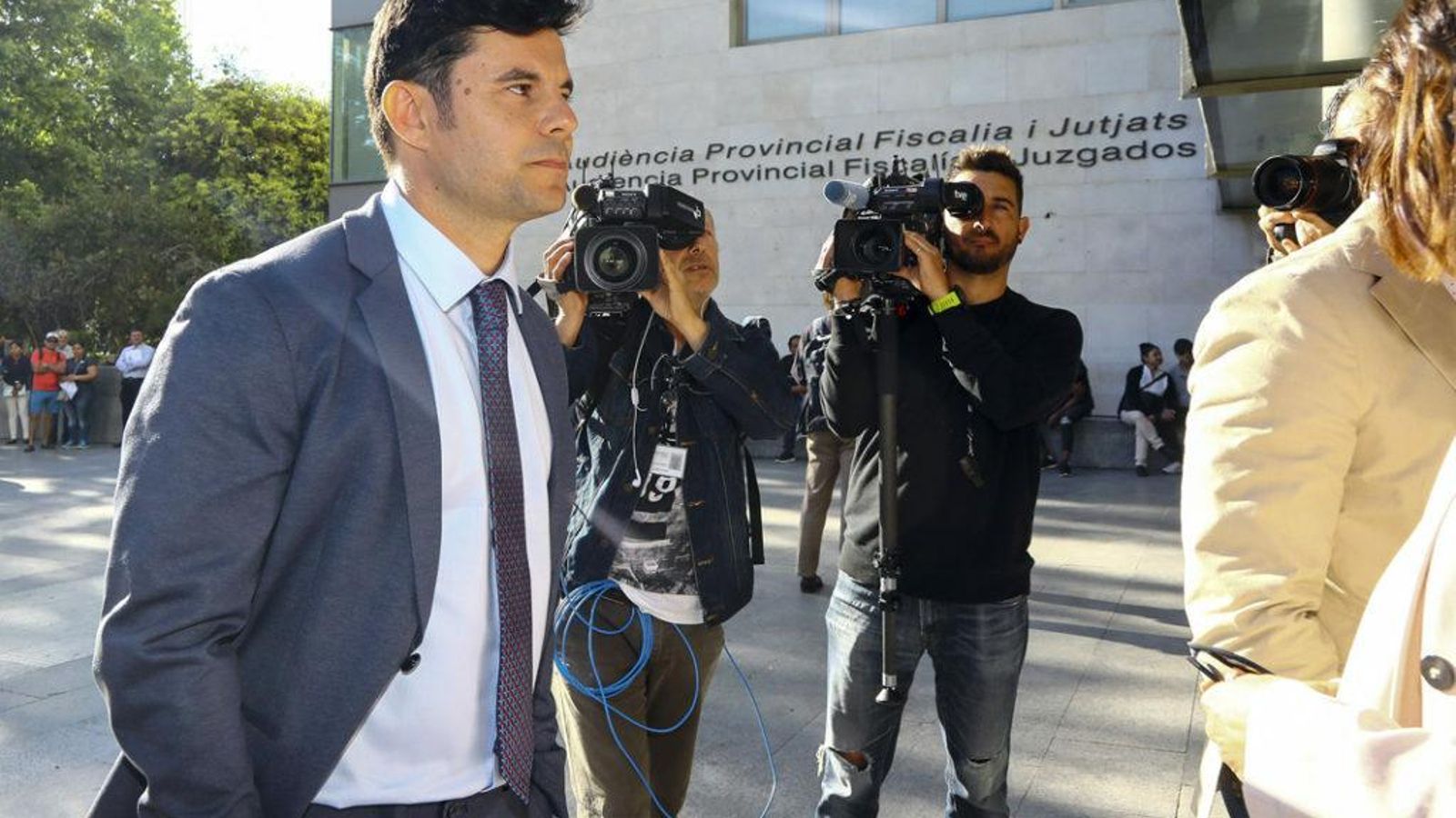 Javier Sánchez-Santos, el pasado jueves, a las puertas del juzgado de Valencia.