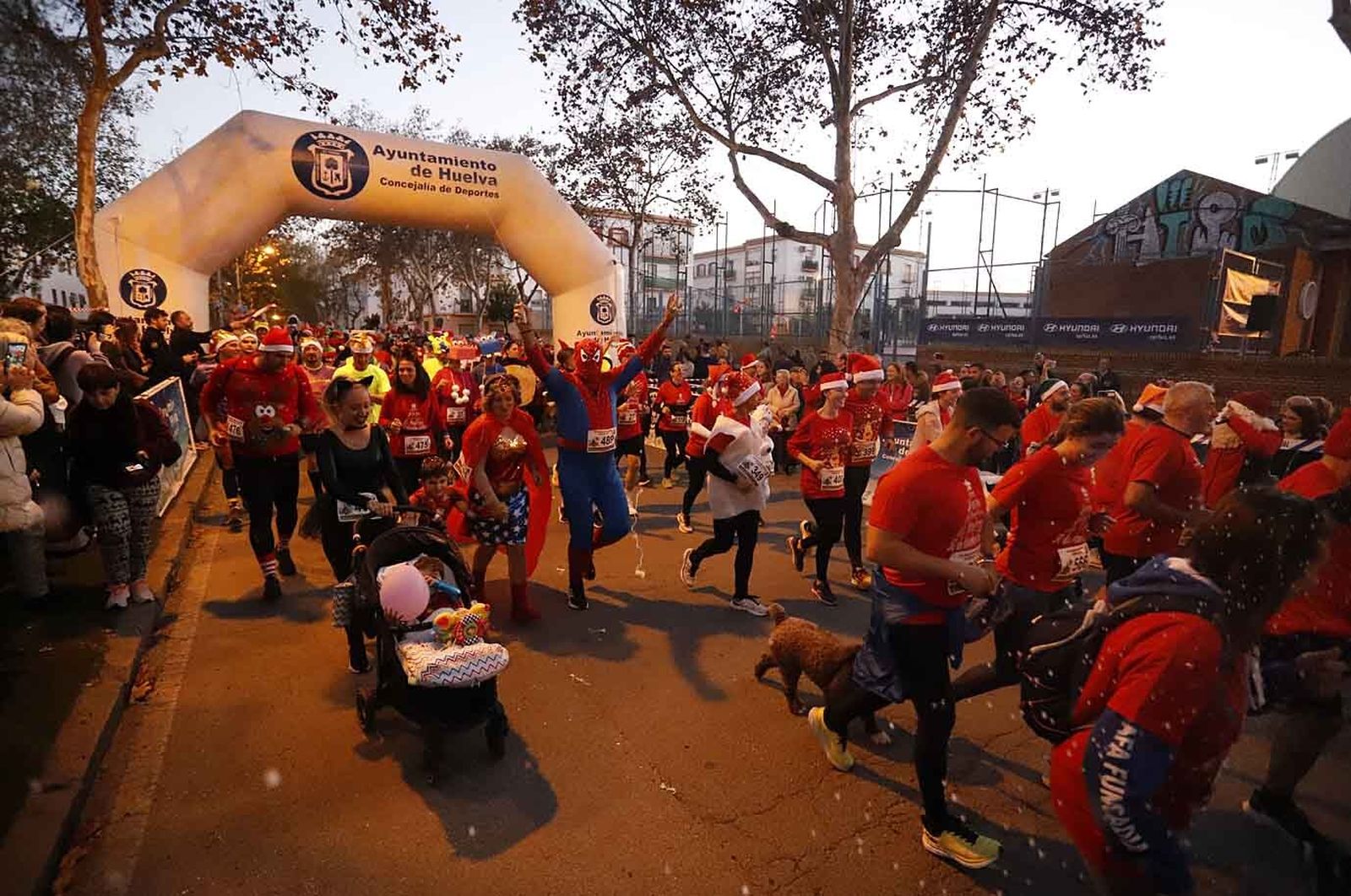 Imágenes de la carrera de San Silvestre en Huelva