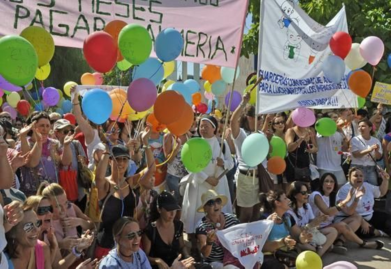 Manifestación frente a la Consejería de Educación de las guarderías que no reciben la financiación prevista.

Foto: Manuel Gómez