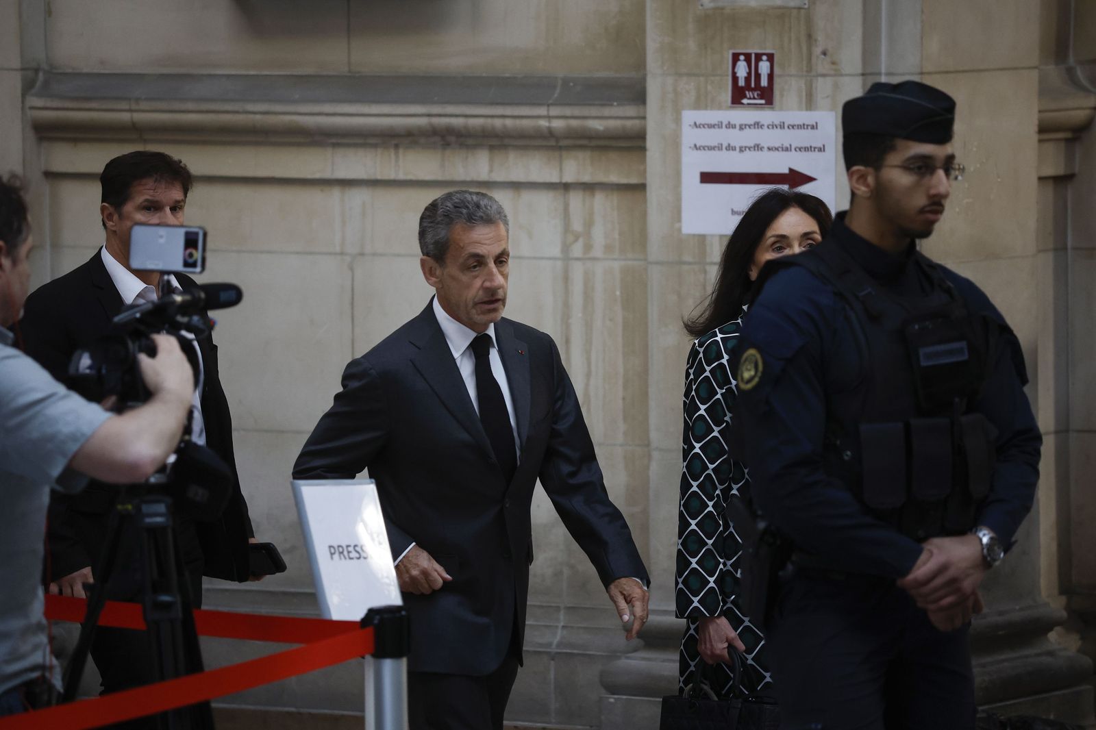 El ex presidente francés Nicolas Sarkozy, a su llegada al juzgado de París.