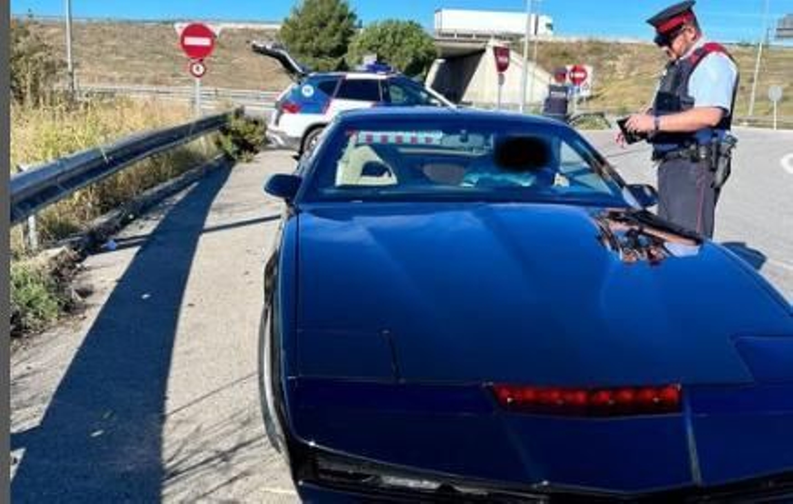 El Pontiac Firebird parado por los Mossos d'Esquadra