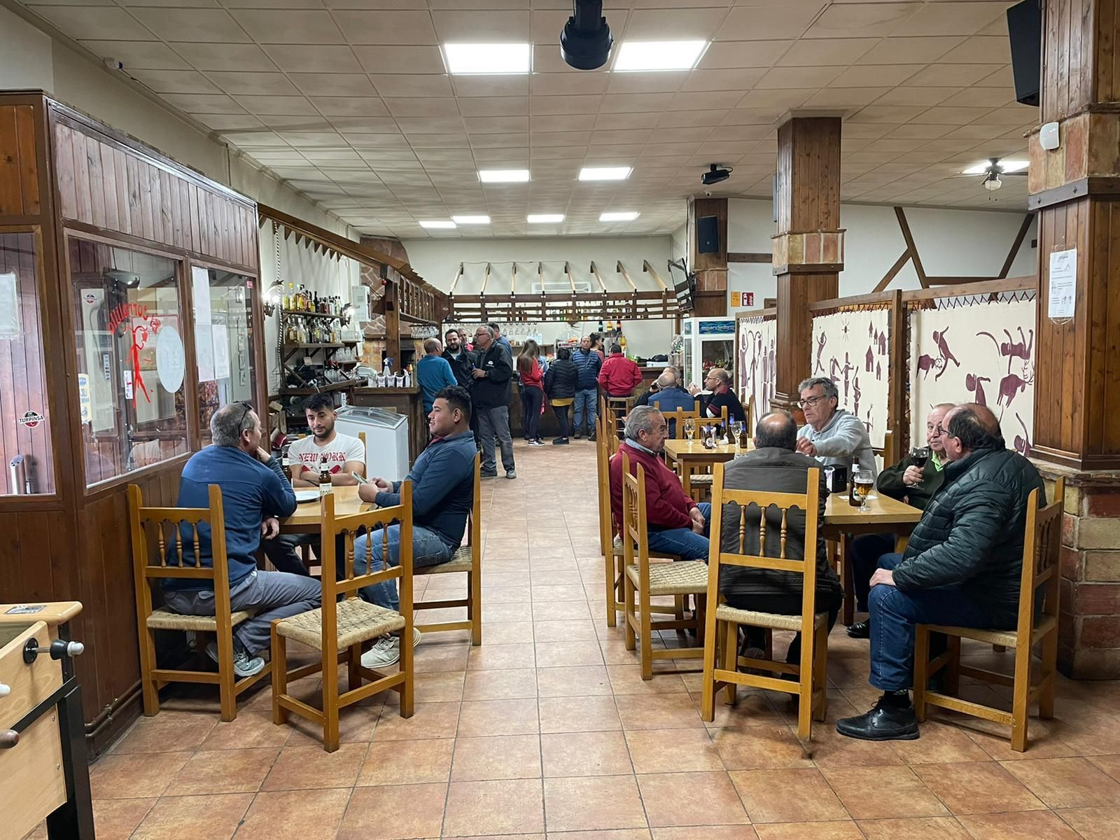 Bar El Corralillo del salón social, cuyos inquilinos han recibido el ultimatum del Obispado