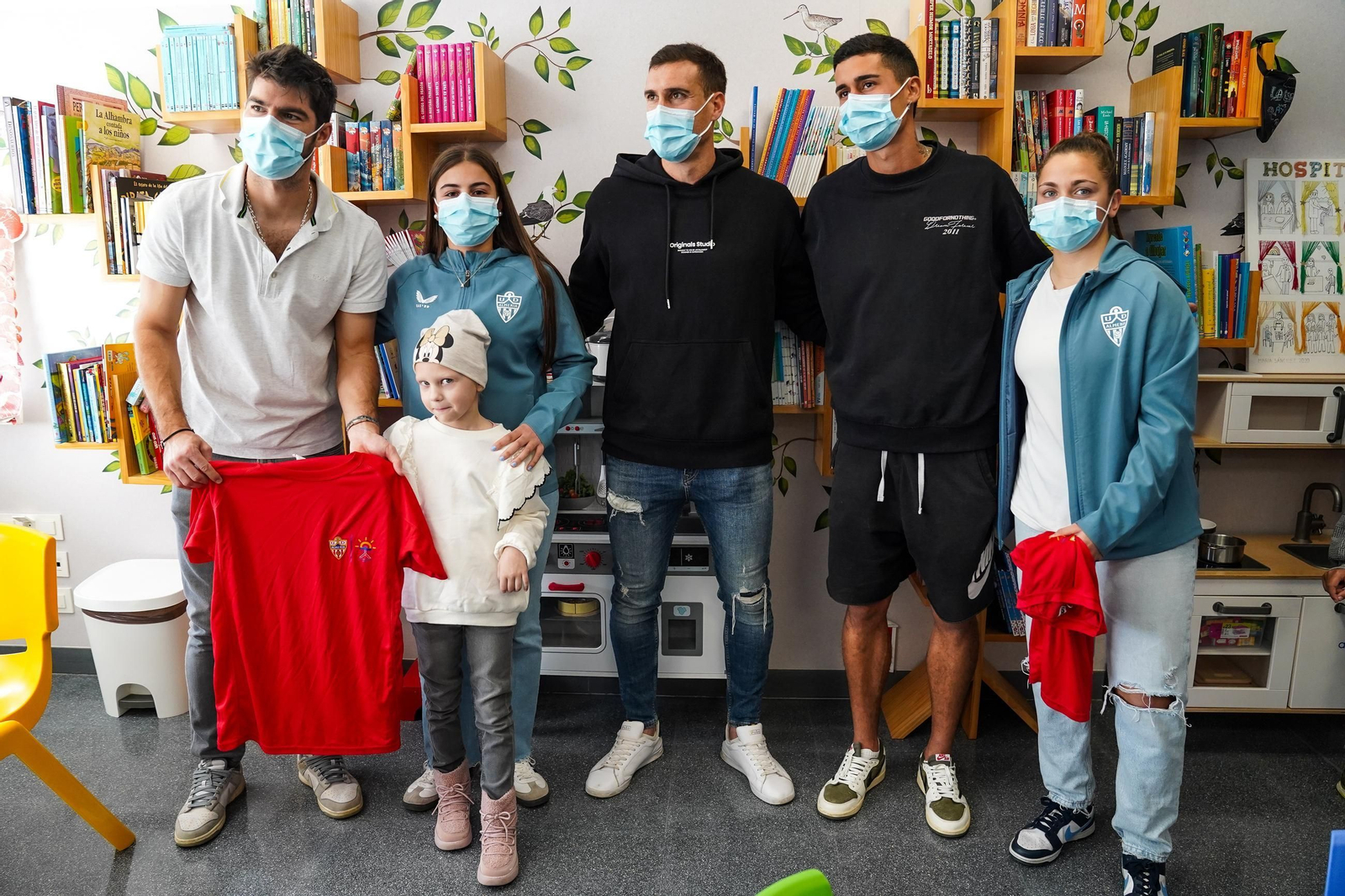 Imágenes de la tradicional visita del Almería a Torrecárdenas por Reyes