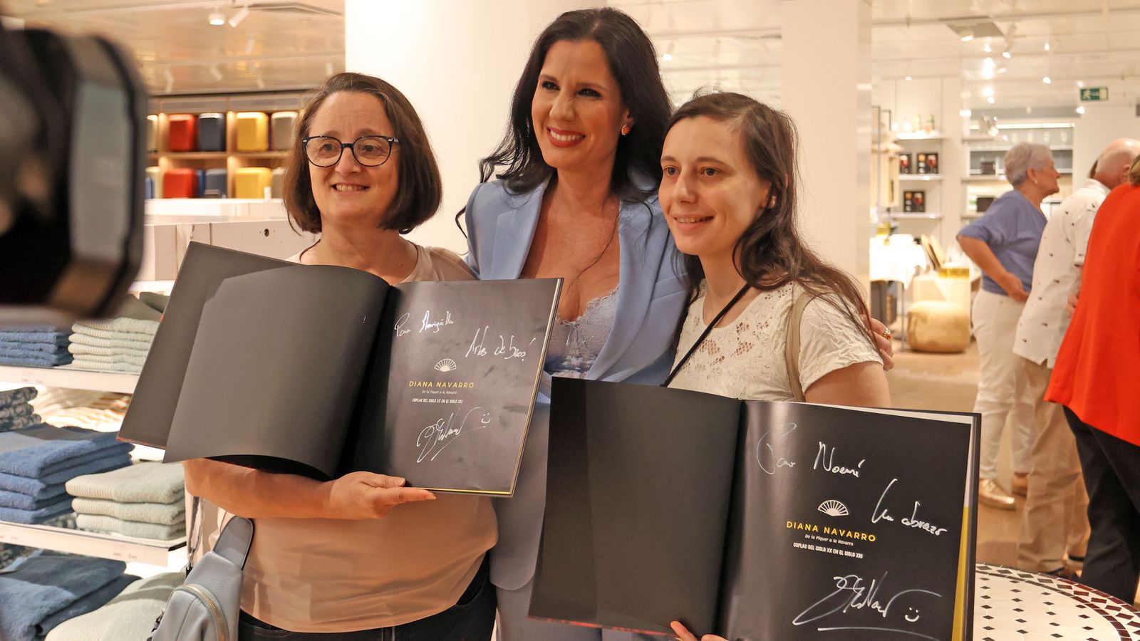 Diana Navarro, en El Corte Inglés de Jerez por el 40 aniversario