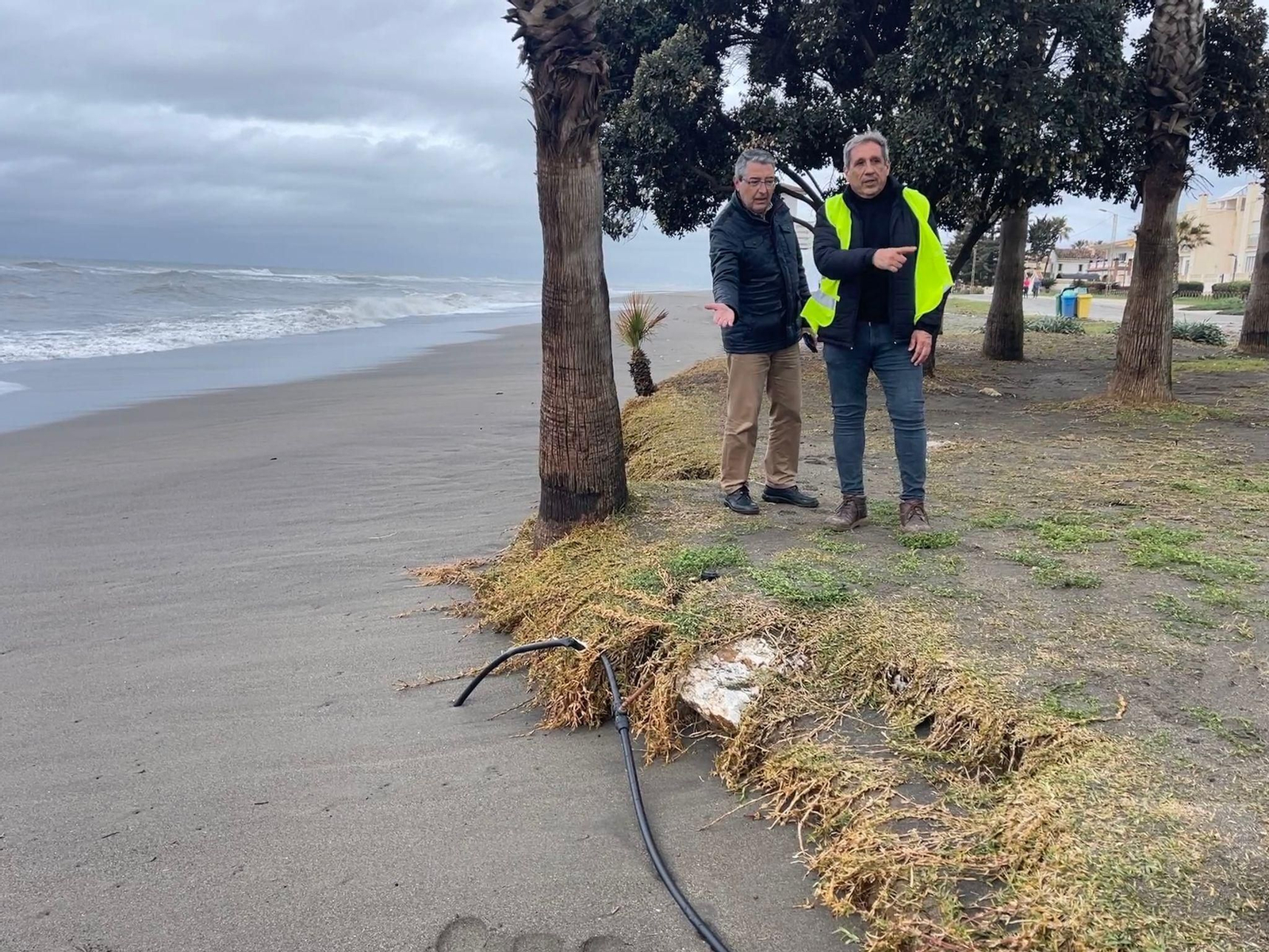 Los destrozos del temporal en las playas de la Axarquía, en fotos