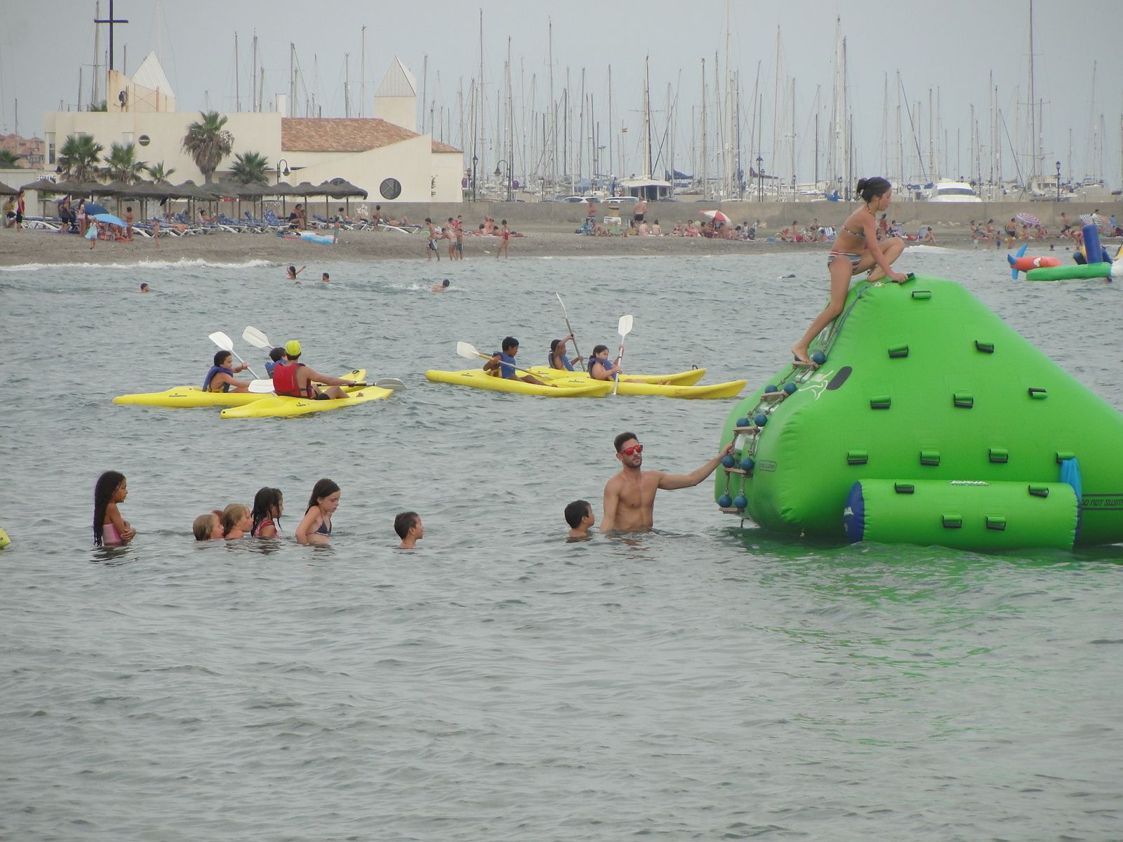 Las atracciones e hinchables serán protagonistas en las Fiestas del Mar.