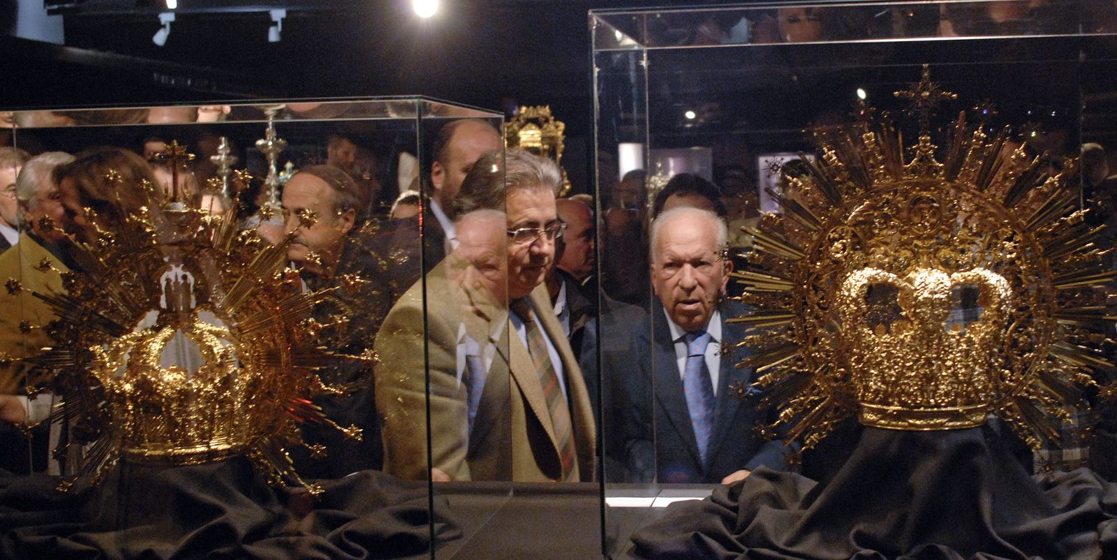 Juan Borrero, junto a Juan Ignacio Zoido, en la exposición antológica de sus obras celebrada en 2014.