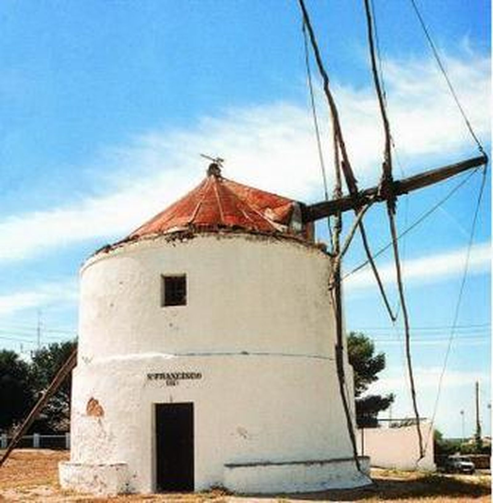 Imagen de uno de los molinos de Vejer.