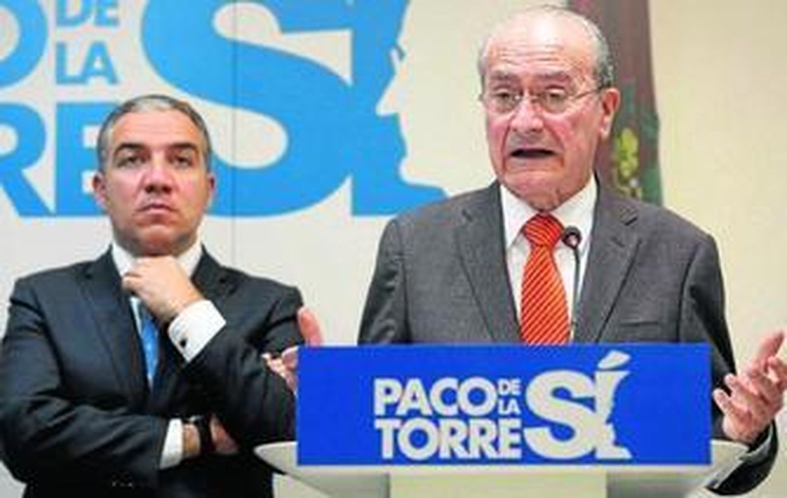 Elías Bendodo y De la Torre durante un mitin de los últimos comicios.