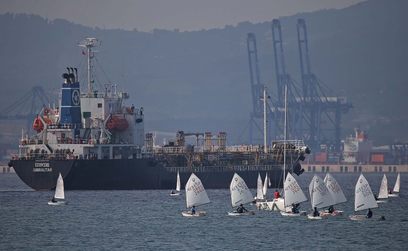 Fotos de la segunda jornada de la Copa de Andalucía de Óptimist en La Línea