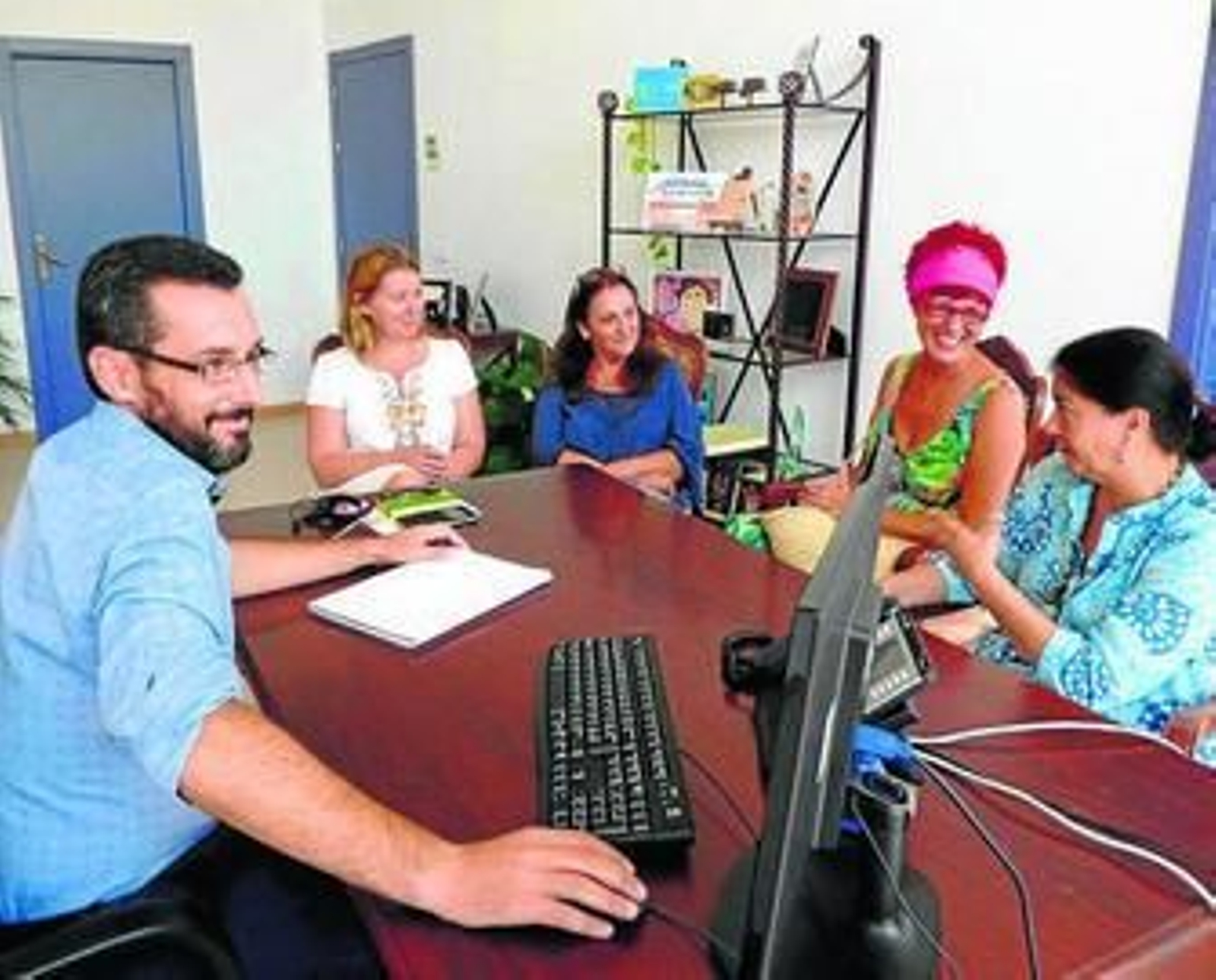 Un instante de la visita de Carmen Gil al Ayuntamiento.