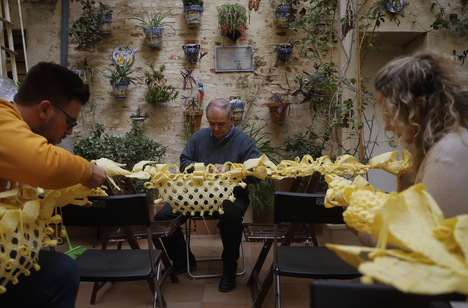 La elaboración de palmas rizadas en la Divina Pastora, todas las imágenes