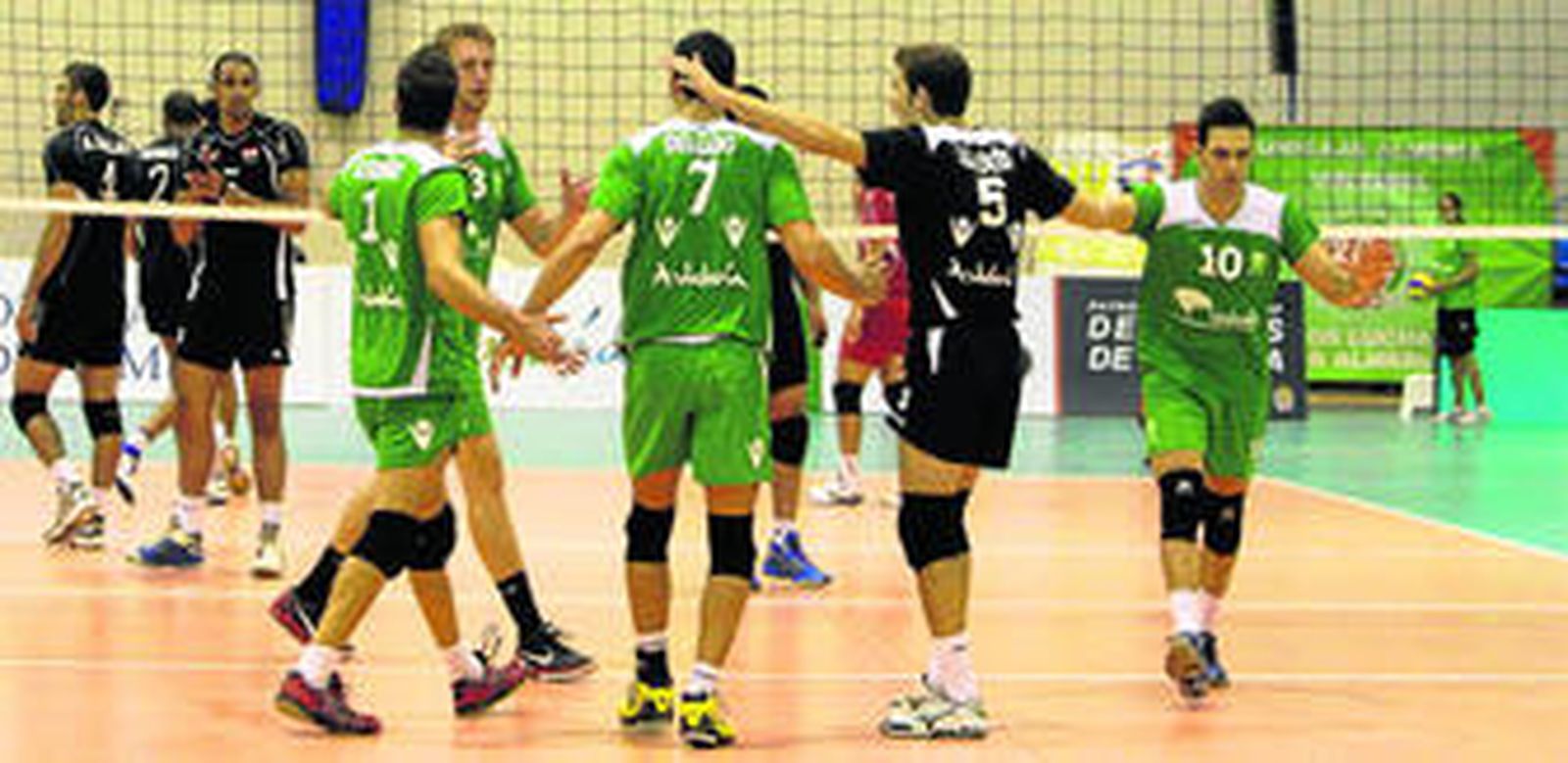 El conjunto almeriense juega hoy su primer partido oficial de la temporada en el Pabellón Moisés Ruiz.