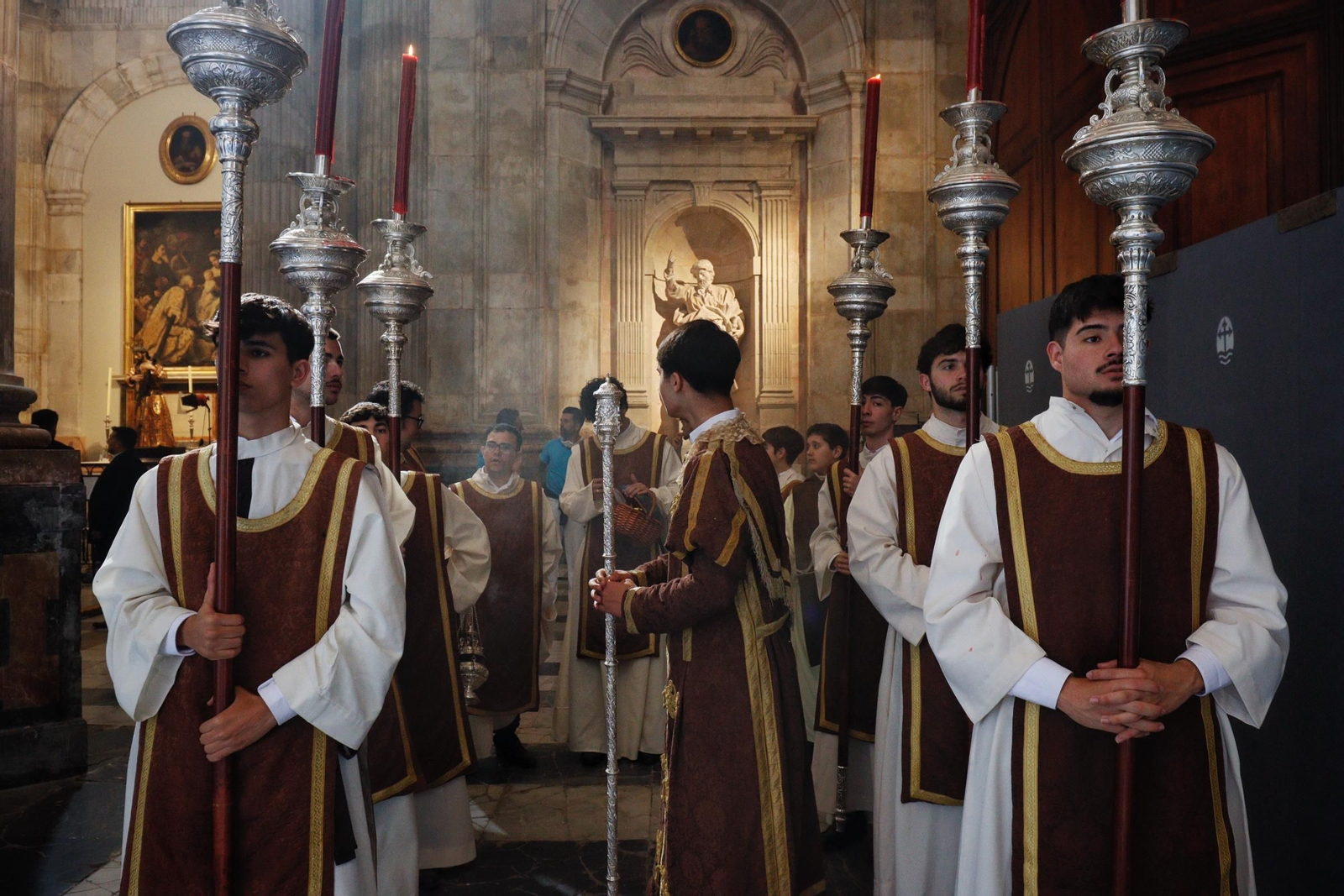 Las imágenes del traslado de Prendimiento desde la Catedral en la Semana Santa de Cádiz 2025