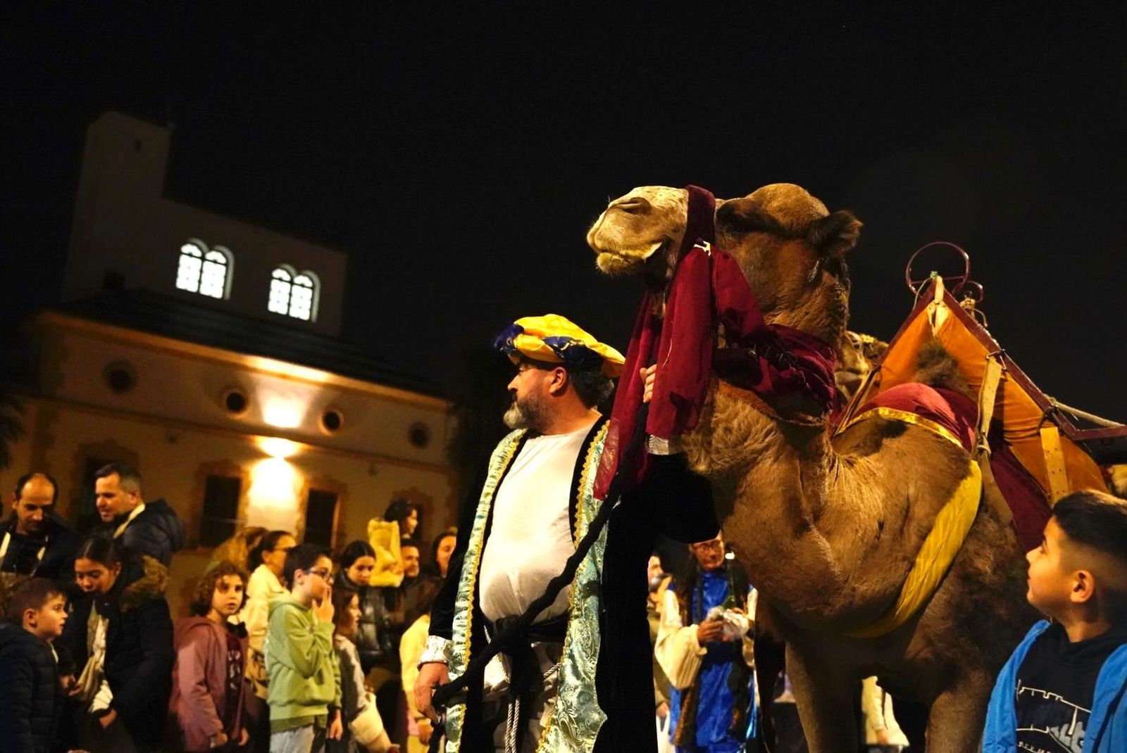 La cabalgata de Huércal de Almería, en imágenes: miles de personas reciben a los Reyes Magos