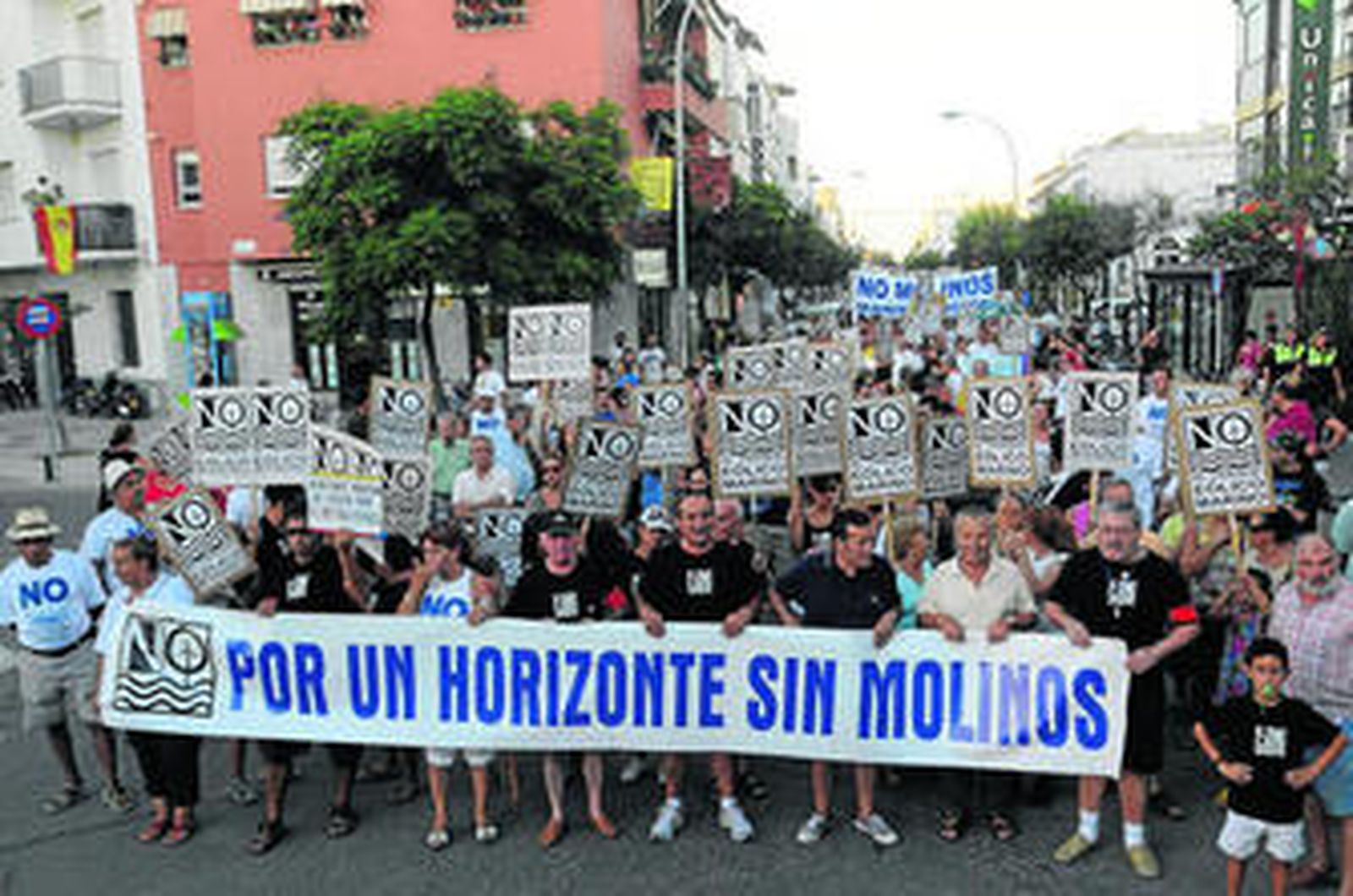 La marcha contó con la participación de un nutrido número de personas.