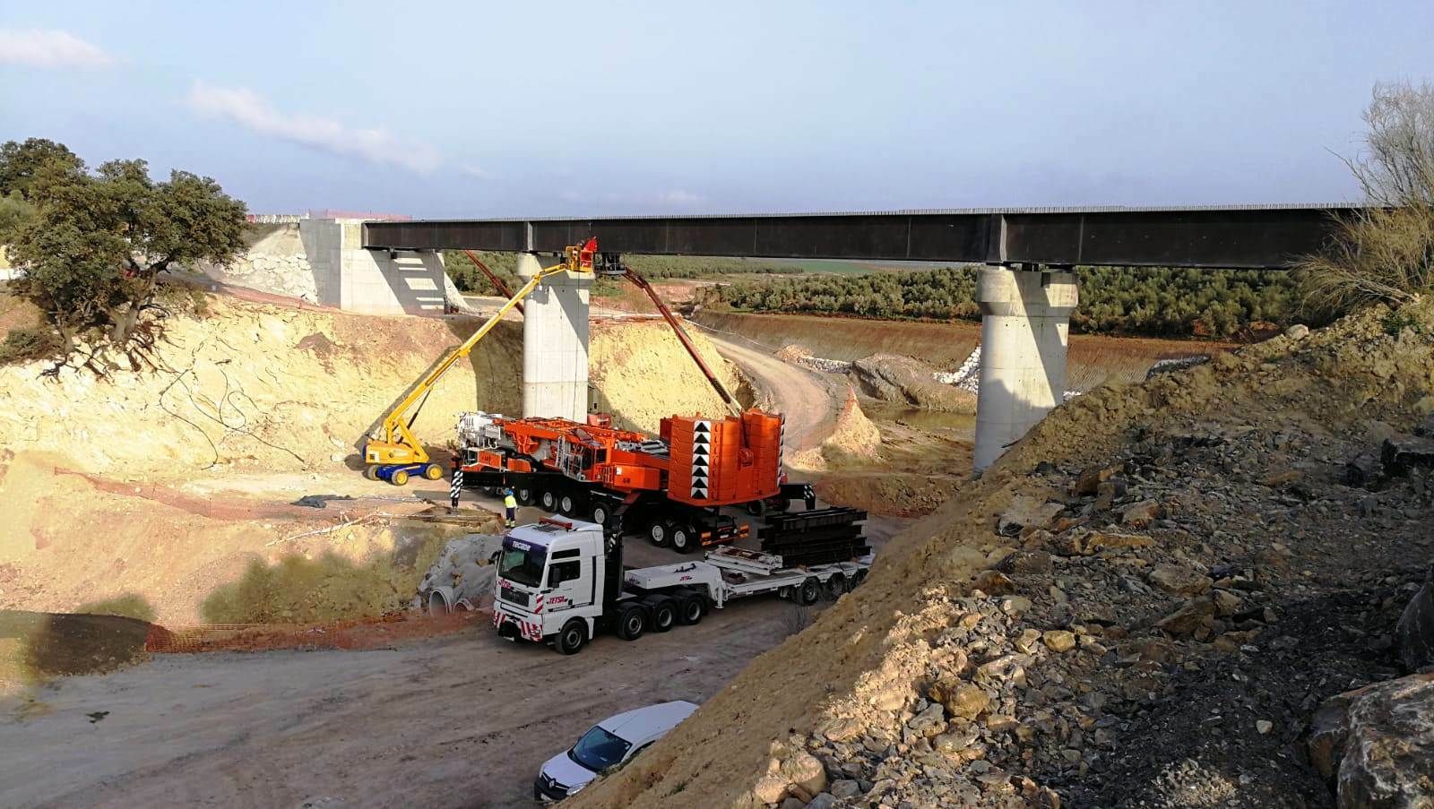 Estado actual de la construcción del viaducto en el Arroyo de las Tinajas.