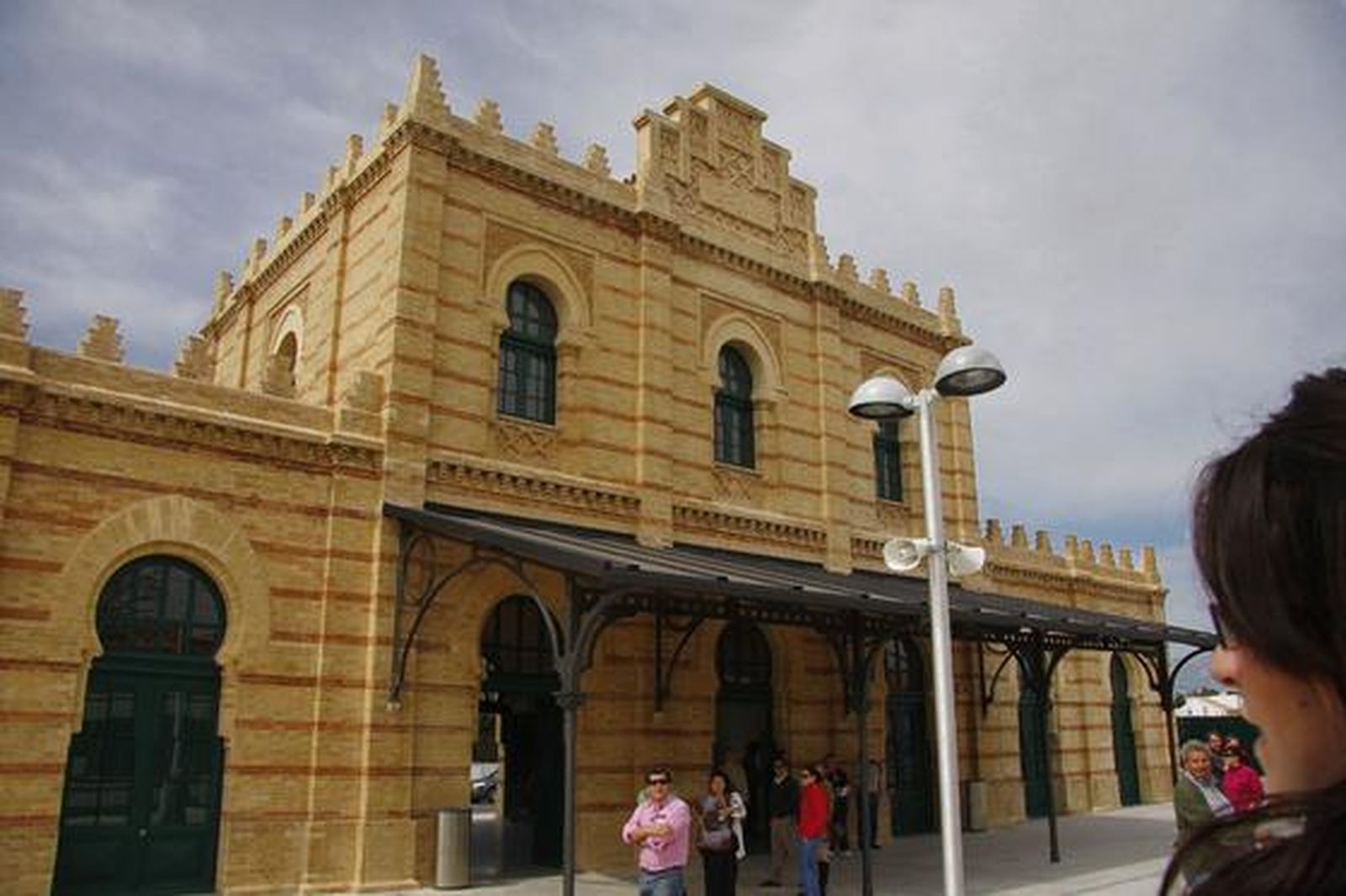 Vista exterior de la estación de Sanlúcar la Mayor.

Foto: B.Vargas