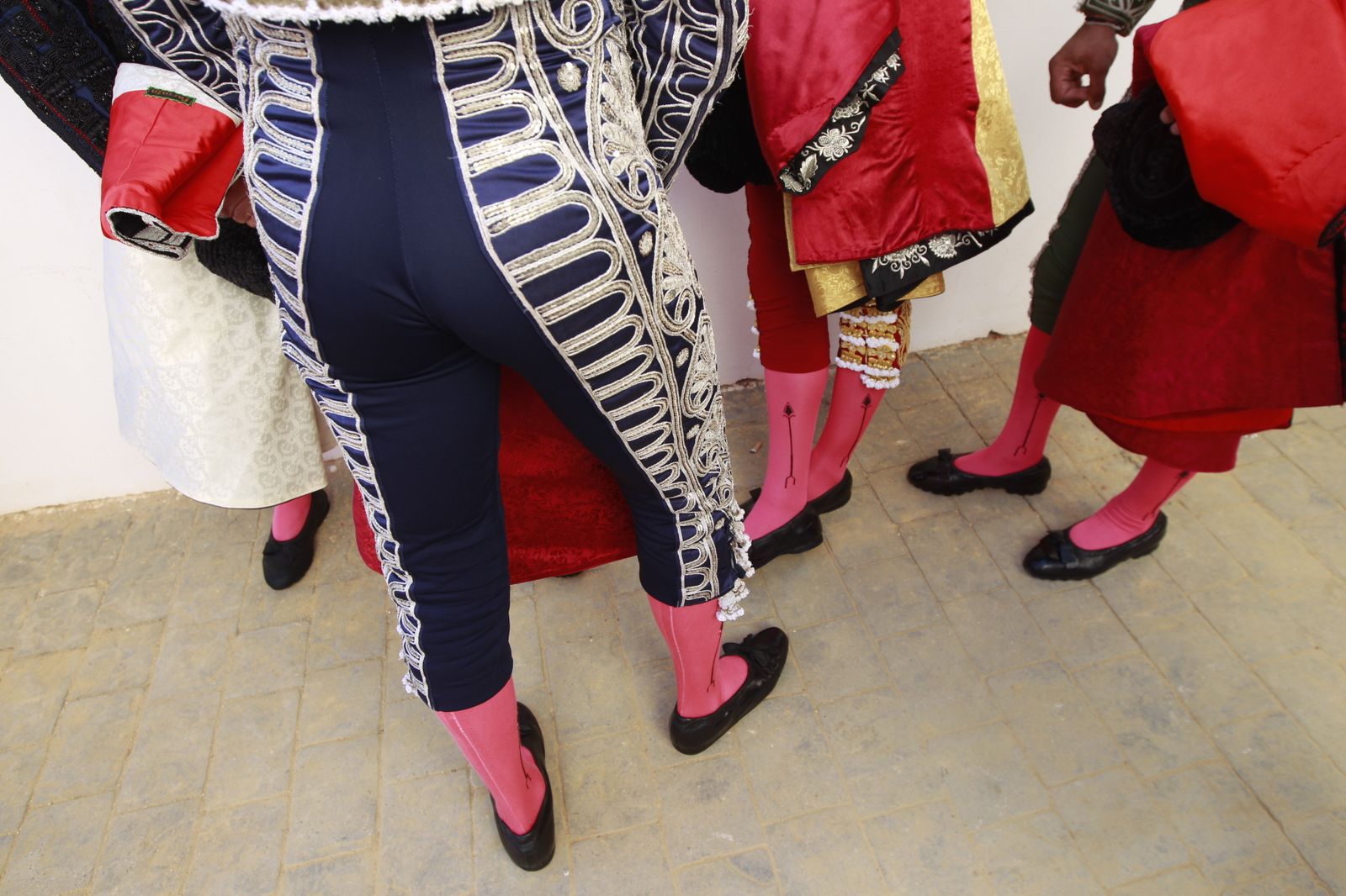 Imágenes del 'ambiente' en la corrida de toros de la Feria de Almería, con los diestros Morante de la Puebla, El Juli y Tomás Rufo