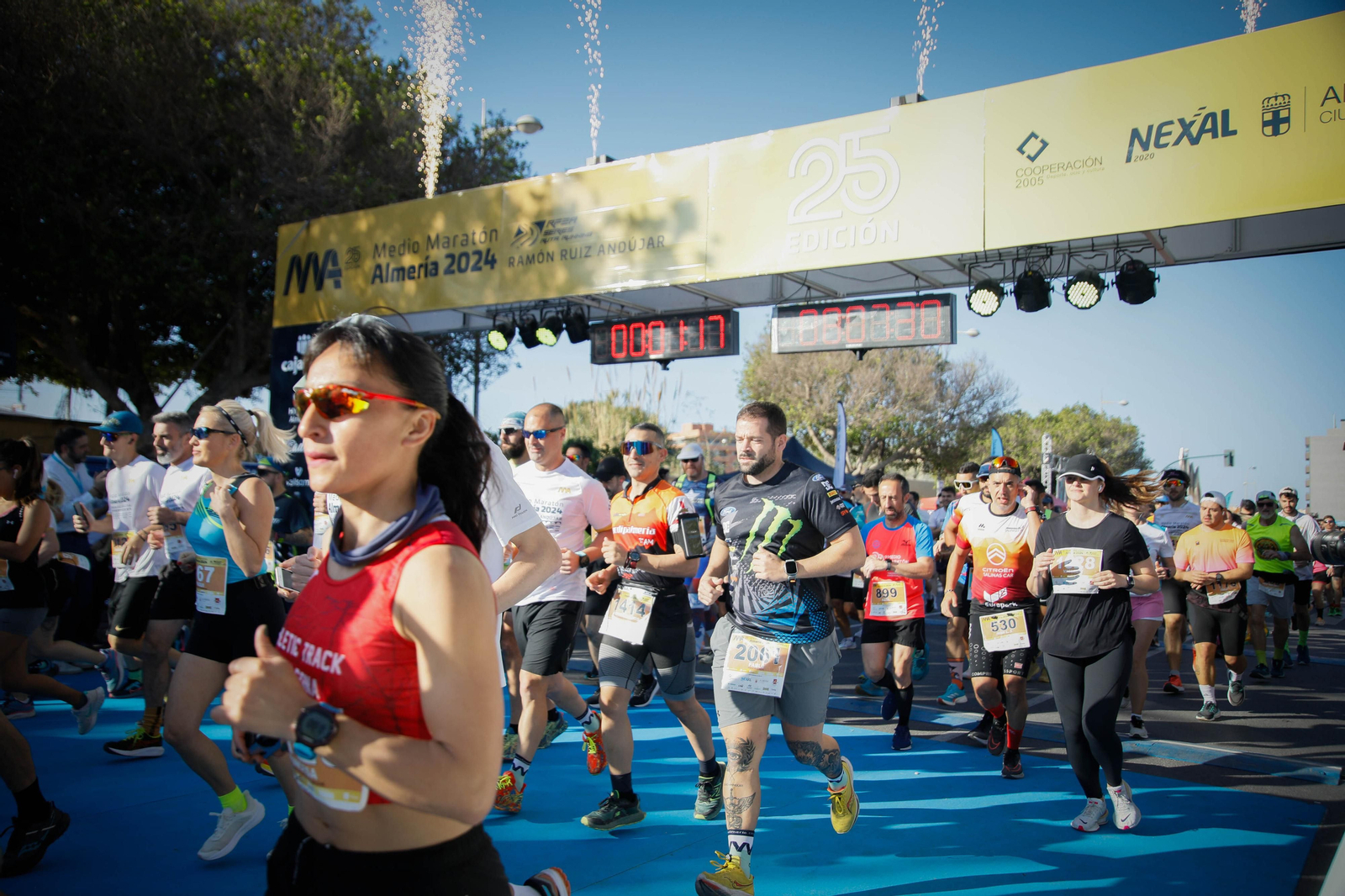 Imágenes de la salida de la Media maratón Ciudad de Almería
