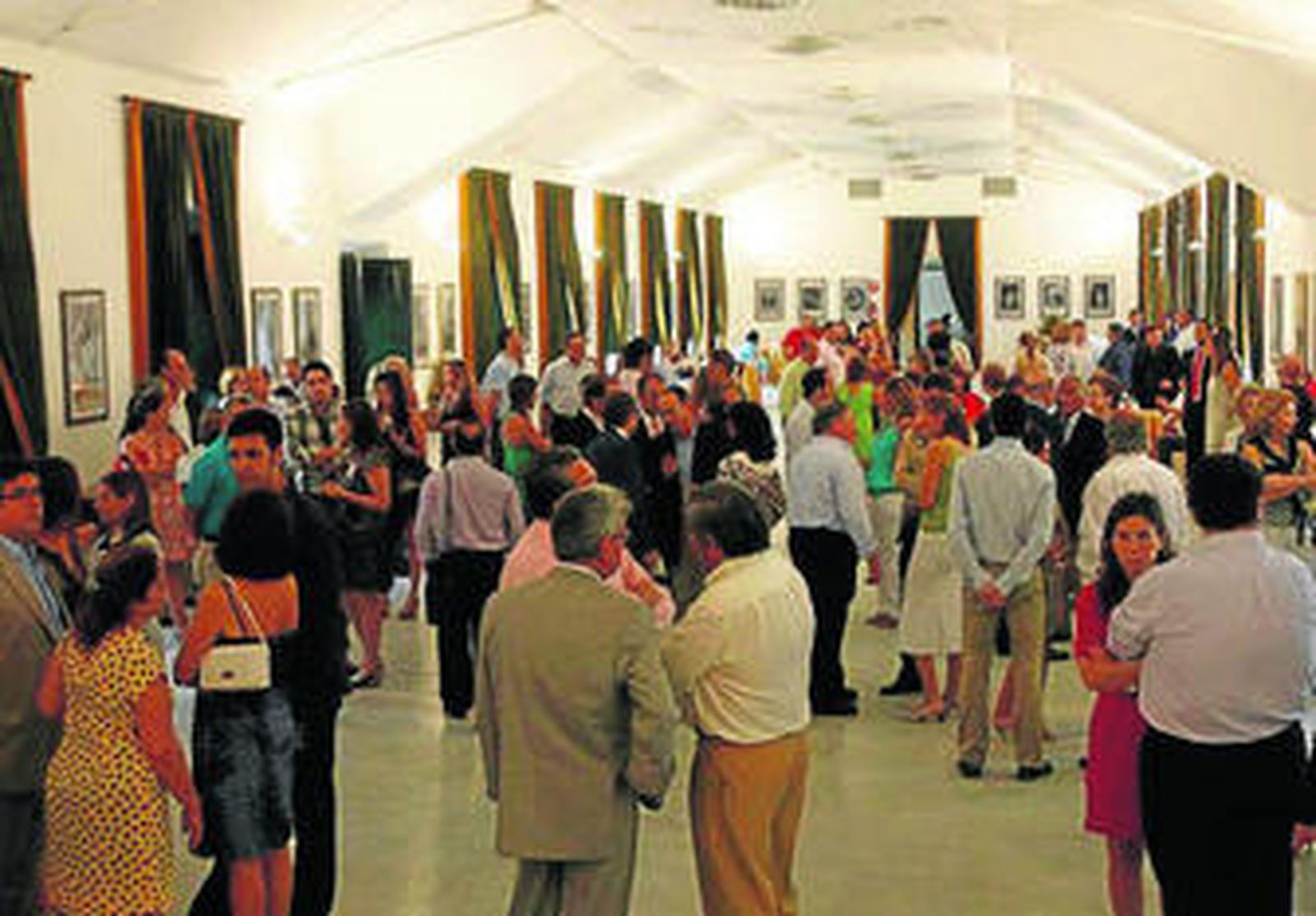 La inauguración, en uno de los salones del edificio histórico.