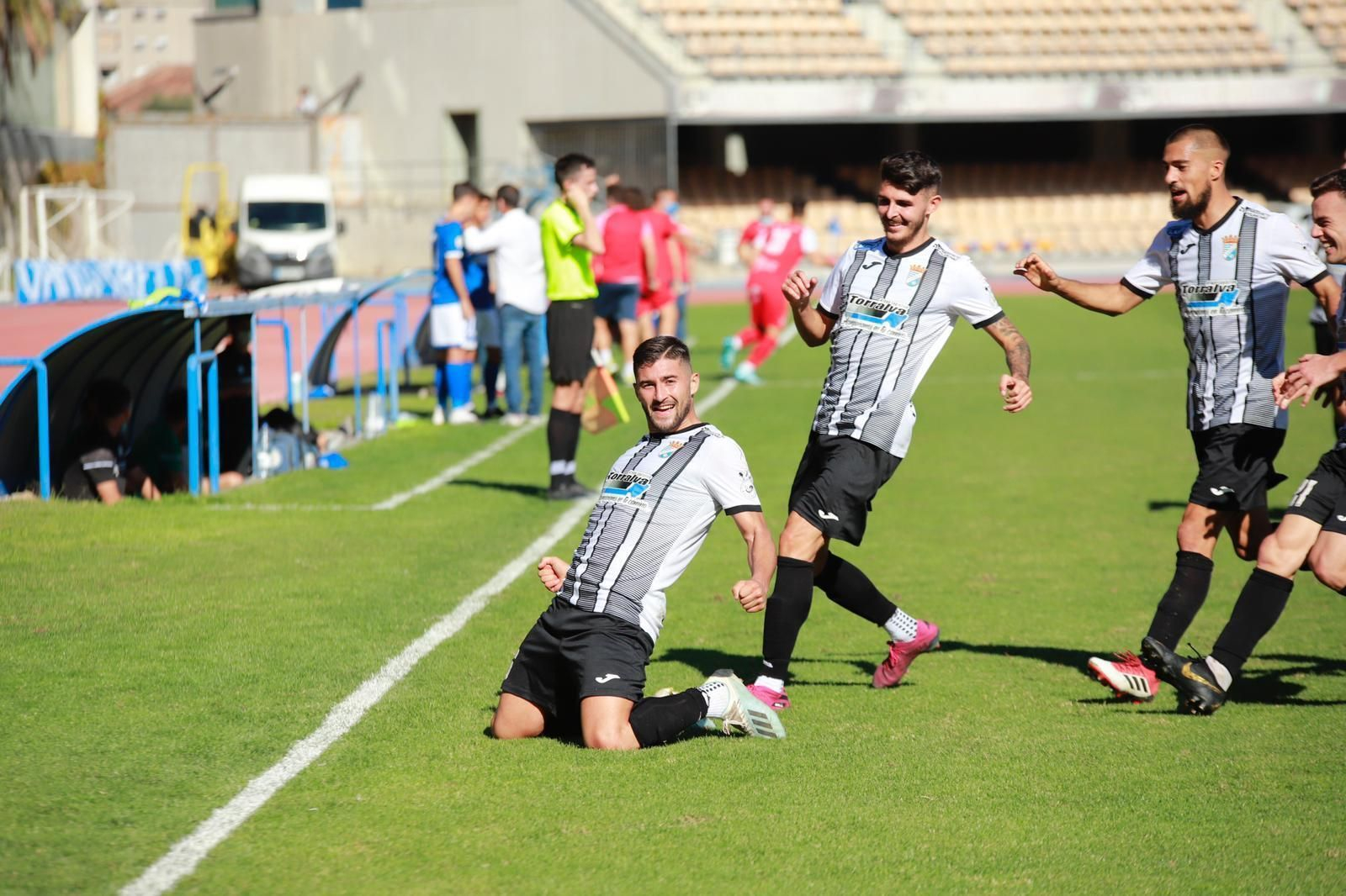 Chuma celebra su gol de cabeza, que servía para darle la vuelta al marcador.
