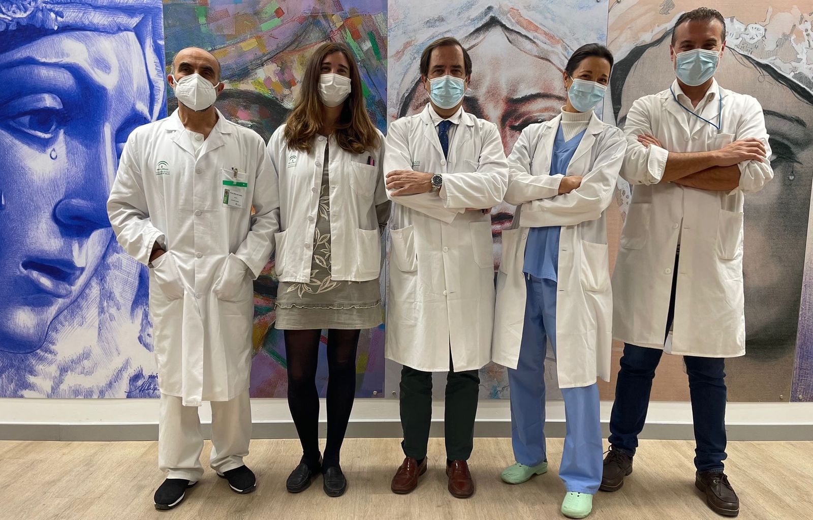 De izquierda a derecha, los doctores Miguel Ángel Rico, Teresa Arrobas, Rafael Hidalgo, Mar Quesada y  Cristóbal Morales de los Servicios de Medicina Interna, Cardiología, Rehabilitación Cardíaca y Endocrinología.
